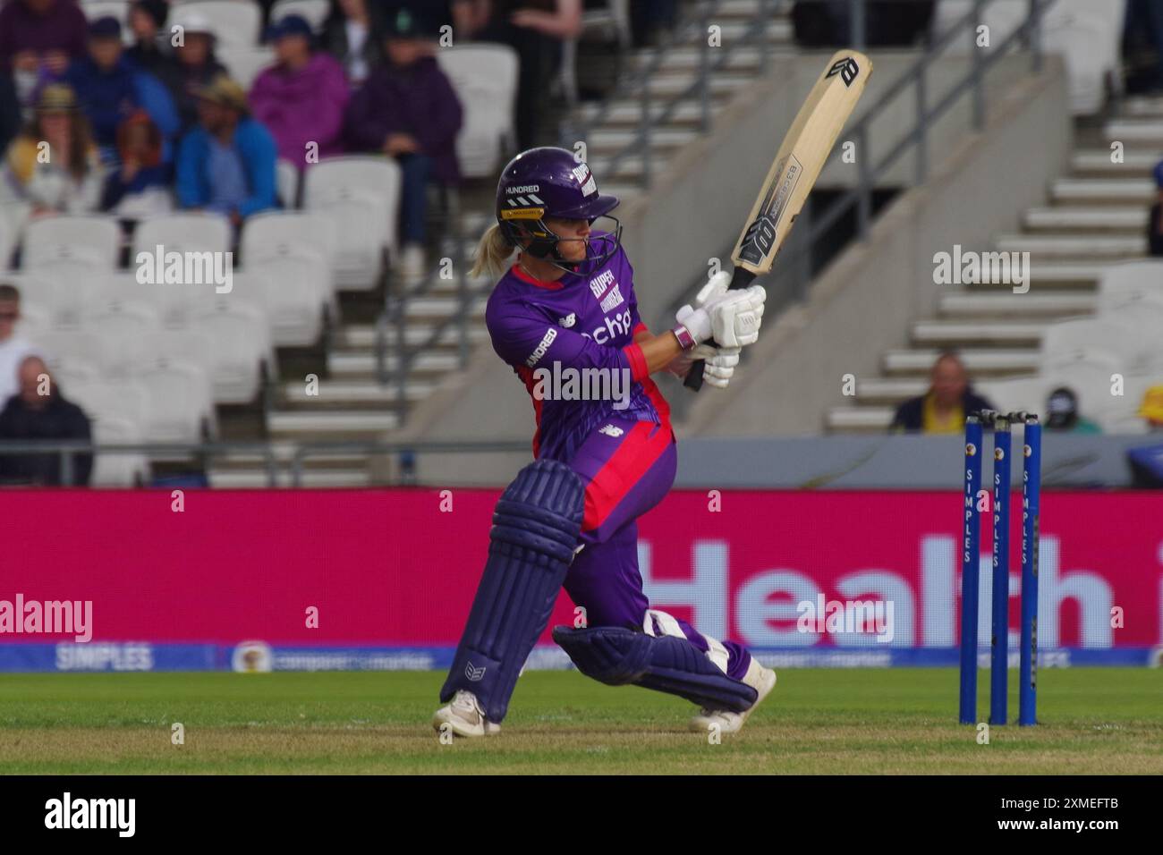 Leeds, 26 juillet 2024. Lucy Higham battant pour les femmes Northern Superchargers contre les femmes Trent Rockets dans la centaine à Headingley. Crédit : Colin Edwards Banque D'Images