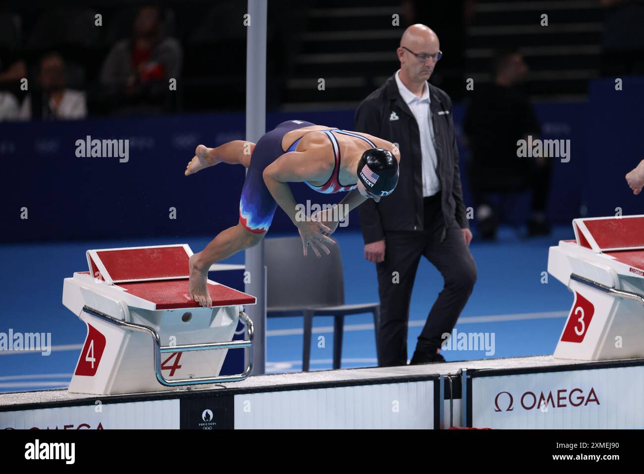 Paris, France. 27 juillet 2024. Jeux olympiques de Paris : finale de natation libre du 400 mètres féminine : Katie Ledecky des États-Unis hors des blocs de départ. Elle a remporté la médaille de bronze. Crédit : Adam Stoltman/Alamy Live News Banque D'Images