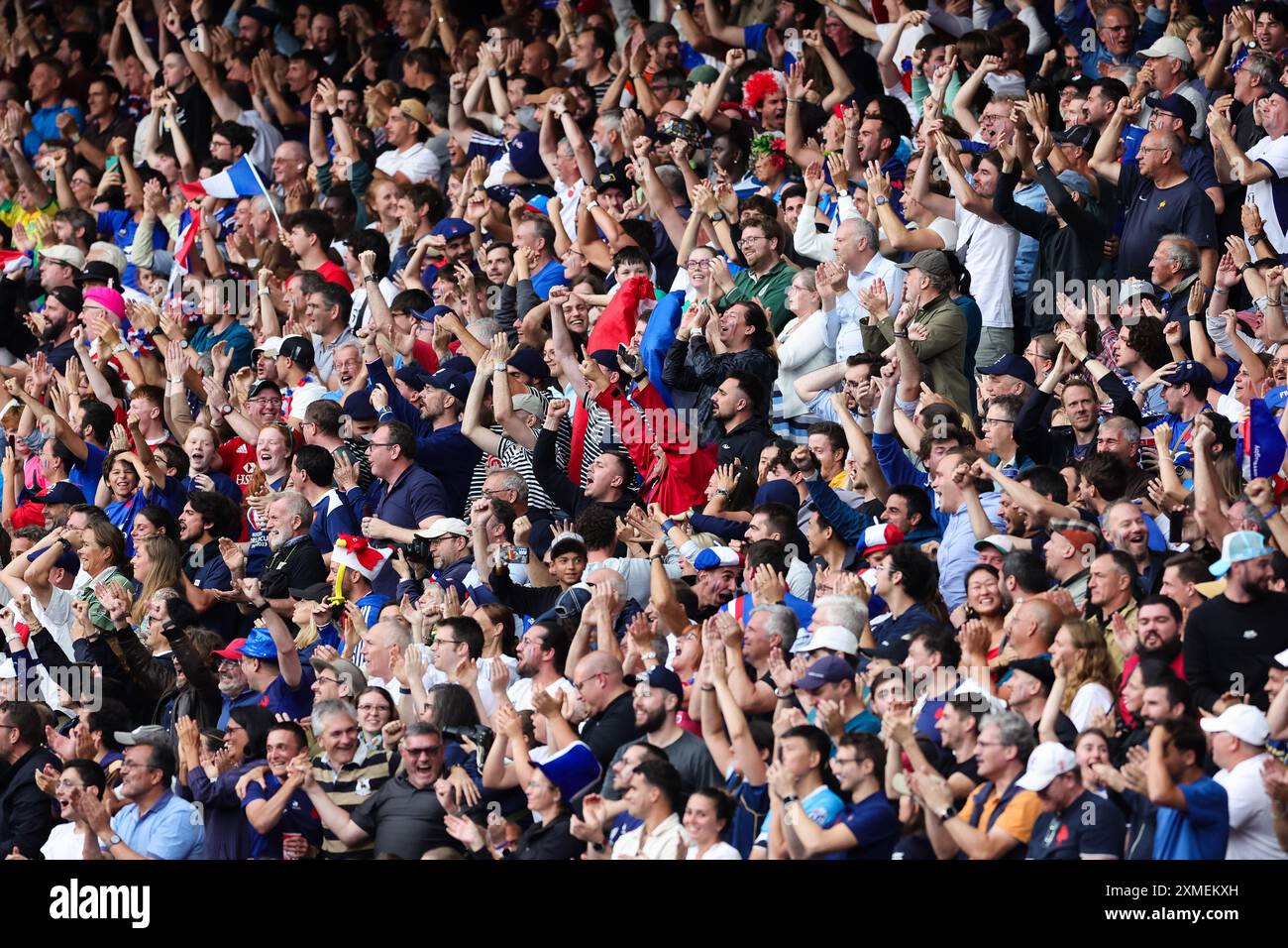 PARIS, FRANCE - JUILLET 27 : les fans français se déchaînent lors du match éliminatoire pour la médaille d'or de Rugby à sept des Jeux Olympiques de Paris 2024 entre la France et les Fidji au stade de France le 27 juillet 2024 à Paris, France. (Photo de Pete Dovgan/Speed Media/Icon Sportswire) Banque D'Images