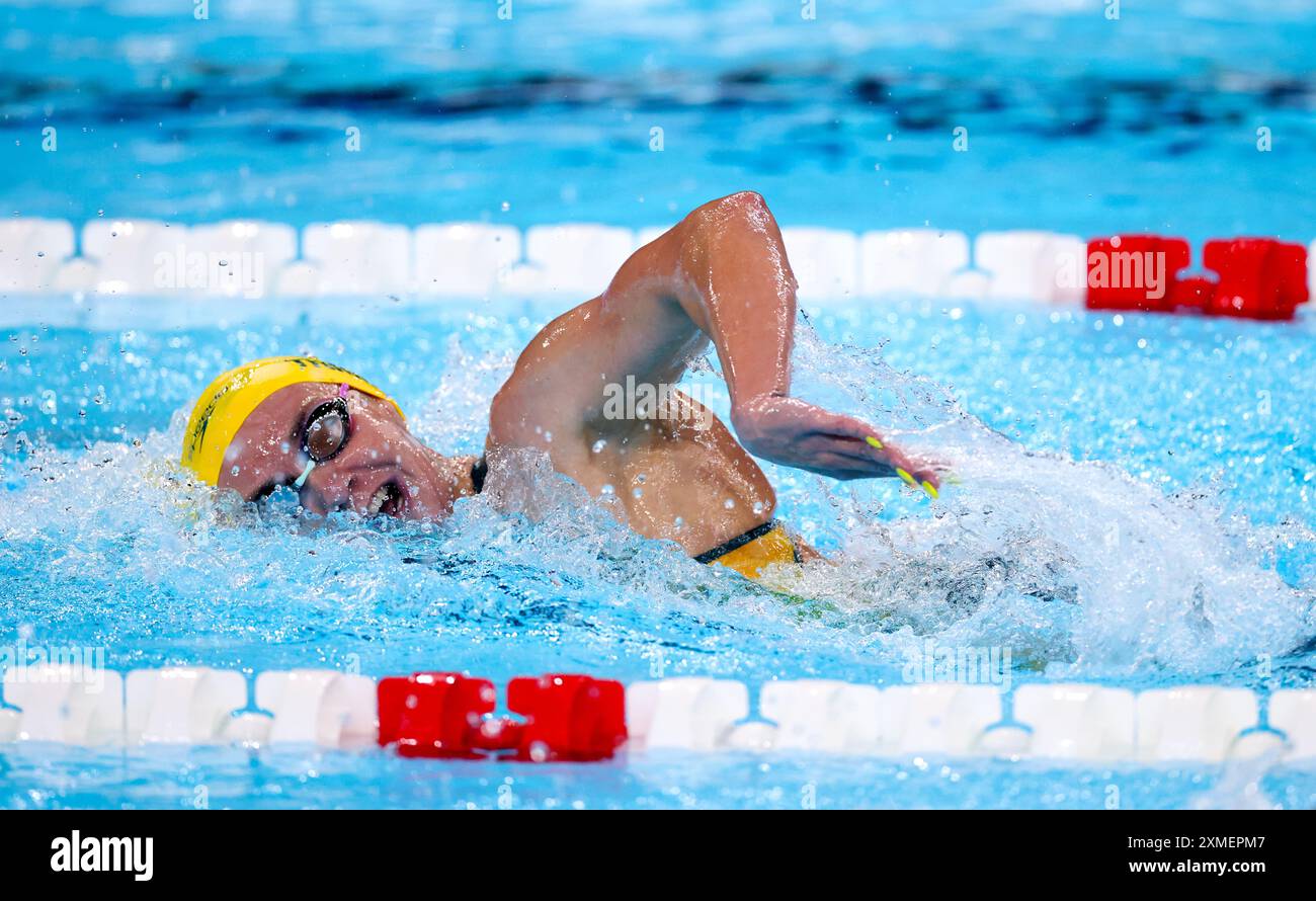 Paris, France. 27 juillet 2024. Jeux olympiques de Paris : finale de natation libre du 400 mètres féminin : Ariarne Titmus, australienne, en route pour remporter la médaille d'or du 400 mètres libre féminin crédit : Adam Stoltman/Alamy Live News Banque D'Images