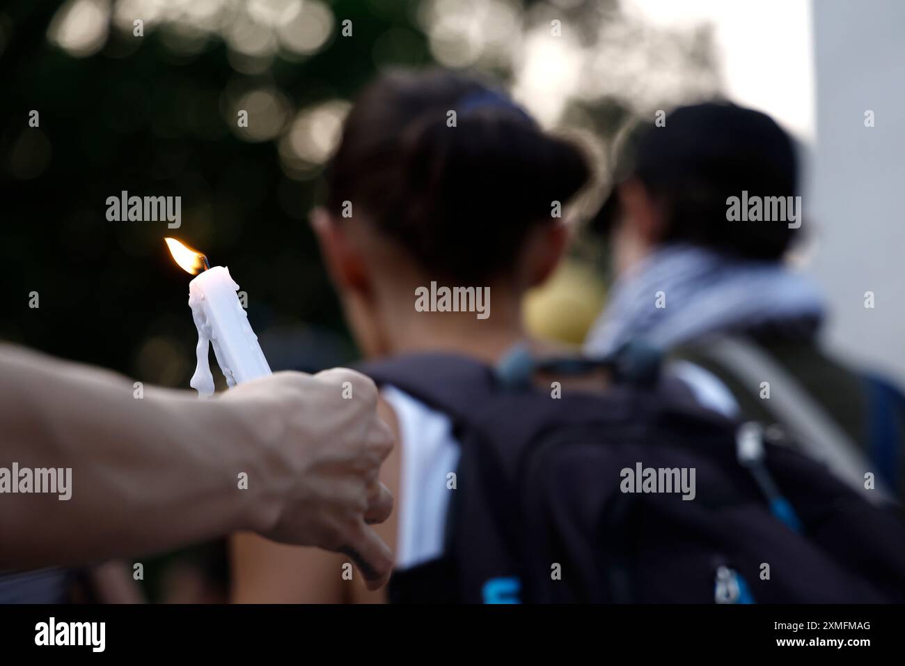 Les gens tiennent une veillée pour Sonya Massey qui a été tué par Sean Grayson, un shérif adjoint du comté de Sangamon de Springfield Illinois, au Washington Square Park le 27 juillet 2024 à New York. Massey a été abattu à la maison dans la tête par l'adjoint après qu'elle a appelé la police pour signaler un éventuel rôdeur. (Photo de John Lamparski/Sipa USA) crédit : Sipa US/Alamy Live News Banque D'Images