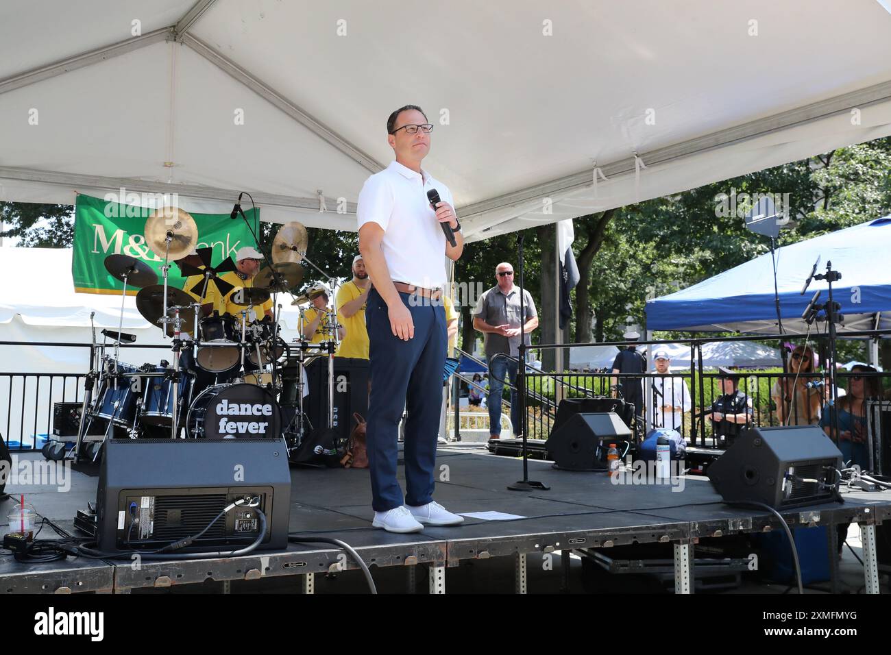 Harrisburg, États-Unis. 27 juillet 2024. Le gouverneur de Pennsylvanie Josh Shapiro prend la parole au 32e Festival de la fierté de Central PA. Crédit : SOPA images Limited/Alamy Live News Banque D'Images