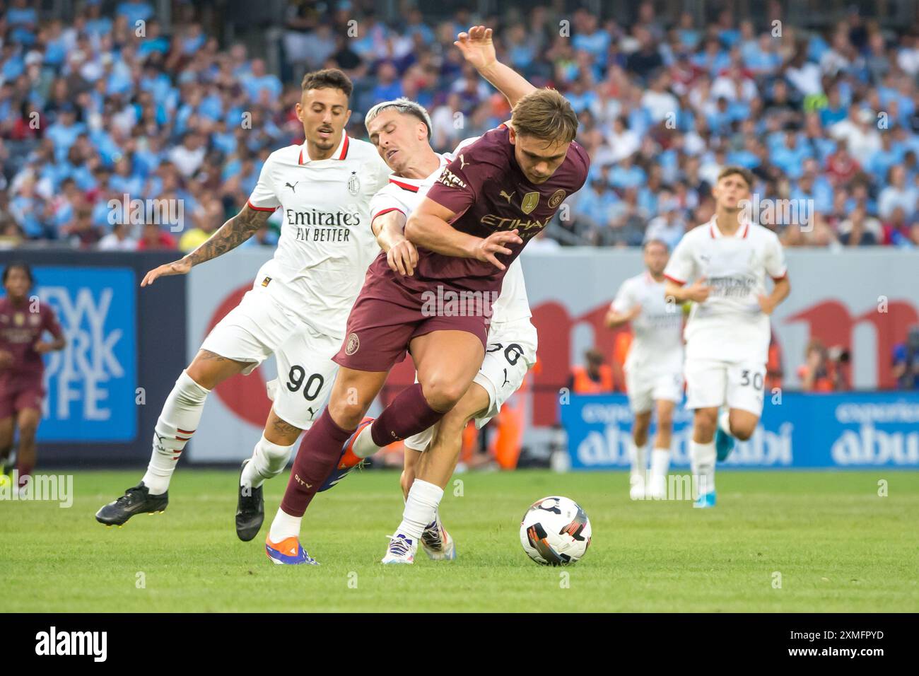 New York, États-Unis. 27 juillet 2024. James McAtee de Manchester City et Alexis Saelemaekers de Milan dans une rencontre amicale internationale au Yankee Stadium de New York aux États-Unis ce samedi 27 juillet. Crédit : Brazil photo Press/Alamy Live News Banque D'Images