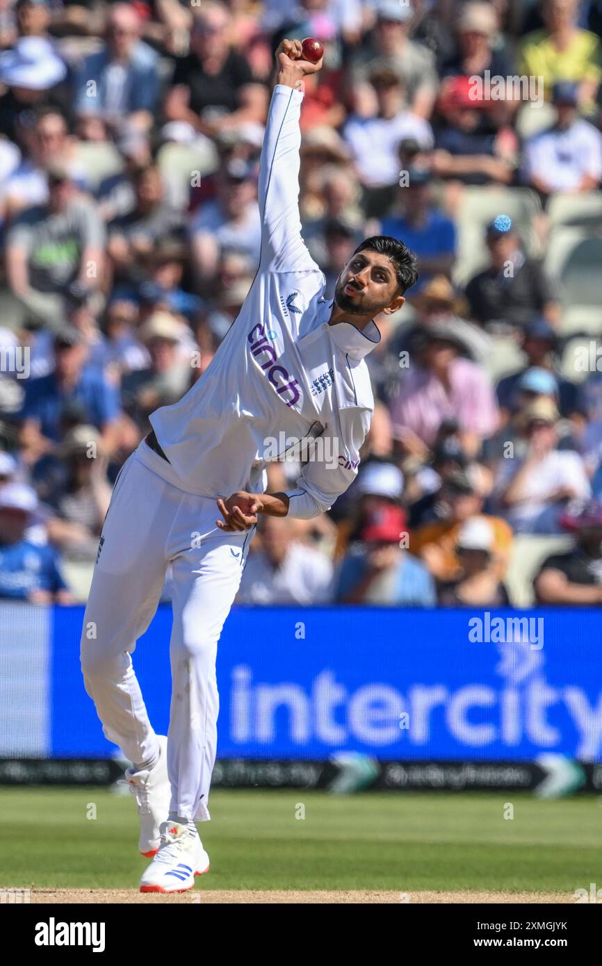 Shoaib Bashir d'Angleterre livre le ballon lors du 3ème Rothesay test match jour 3 Angleterre vs West Indies à Edgbaston, Birmingham, Royaume-Uni, 28 juillet 2024 (photo par Craig Thomas/News images) Banque D'Images