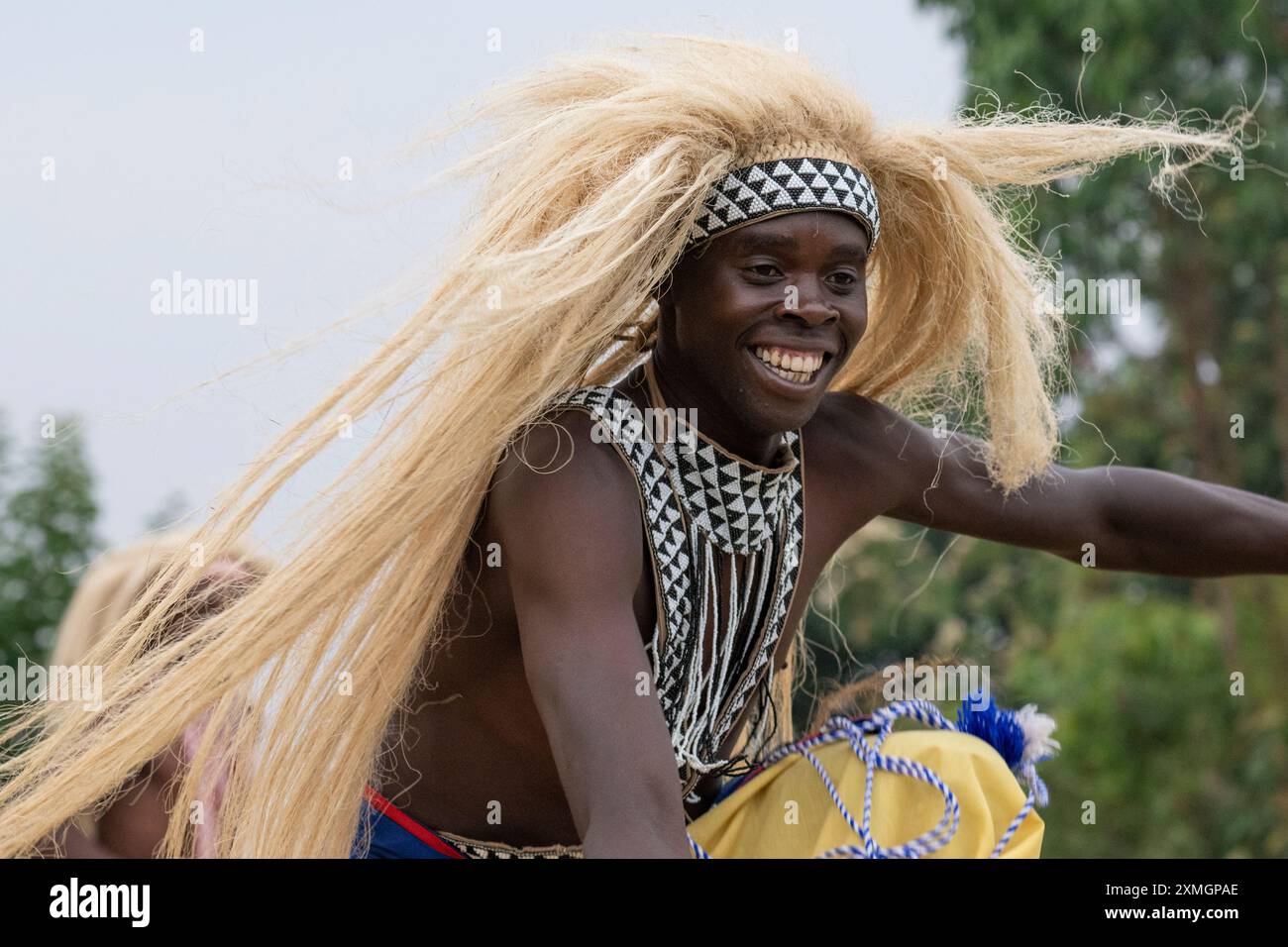 Rwanda, Virunga Lodge. Volcanoes Safaris Partnership Trust (VSPT) démonstration de danse culturelle traditionnelle. Banque D'Images