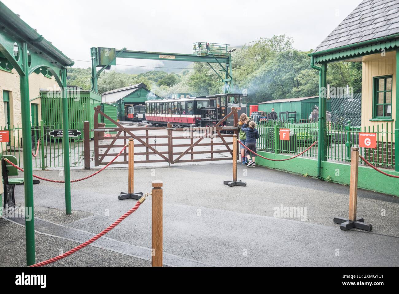 Aventure ferroviaire historique unique jusqu'au sommet de Snowdon, Yr Wyddfa, la majestueuse montagne offrant des vues à couper le souffle. Banque D'Images