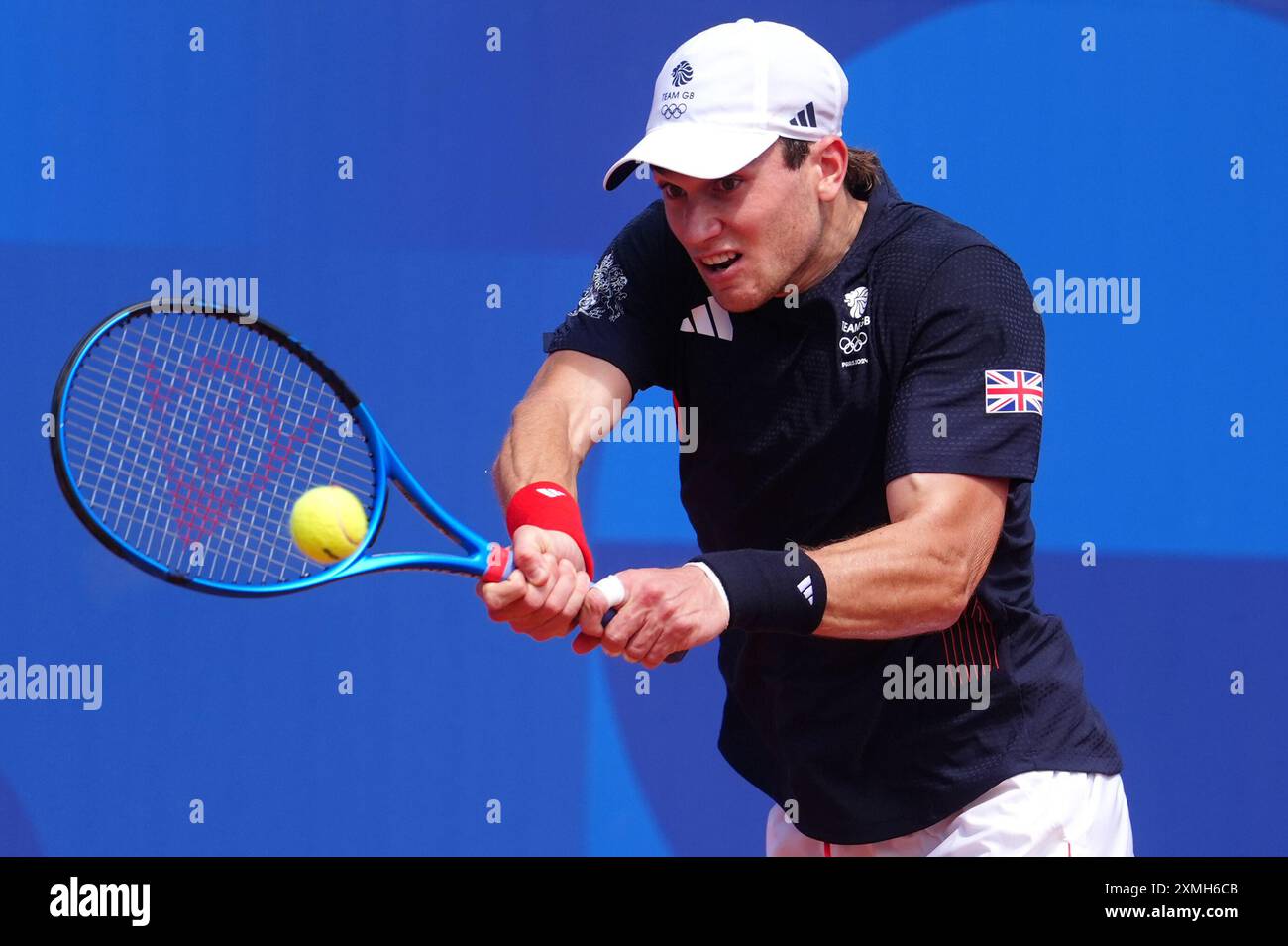 Jack Draper de Grande-Bretagne lors de la ronde de poignet en simple masculin contre le japonais Kei Nishikori (non représenté) à Roland-Garros, lors de la deuxième journée des Jeux Olympiques de Paris 2024 en France. Date de la photo : dimanche 28 juillet 2024. Banque D'Images