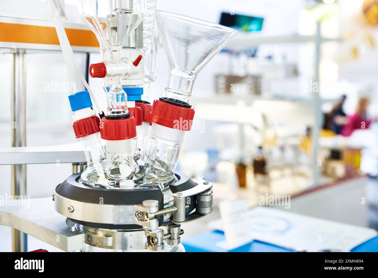 Réacteur de laboratoire à double enveloppe chimique moderne Banque D'Images