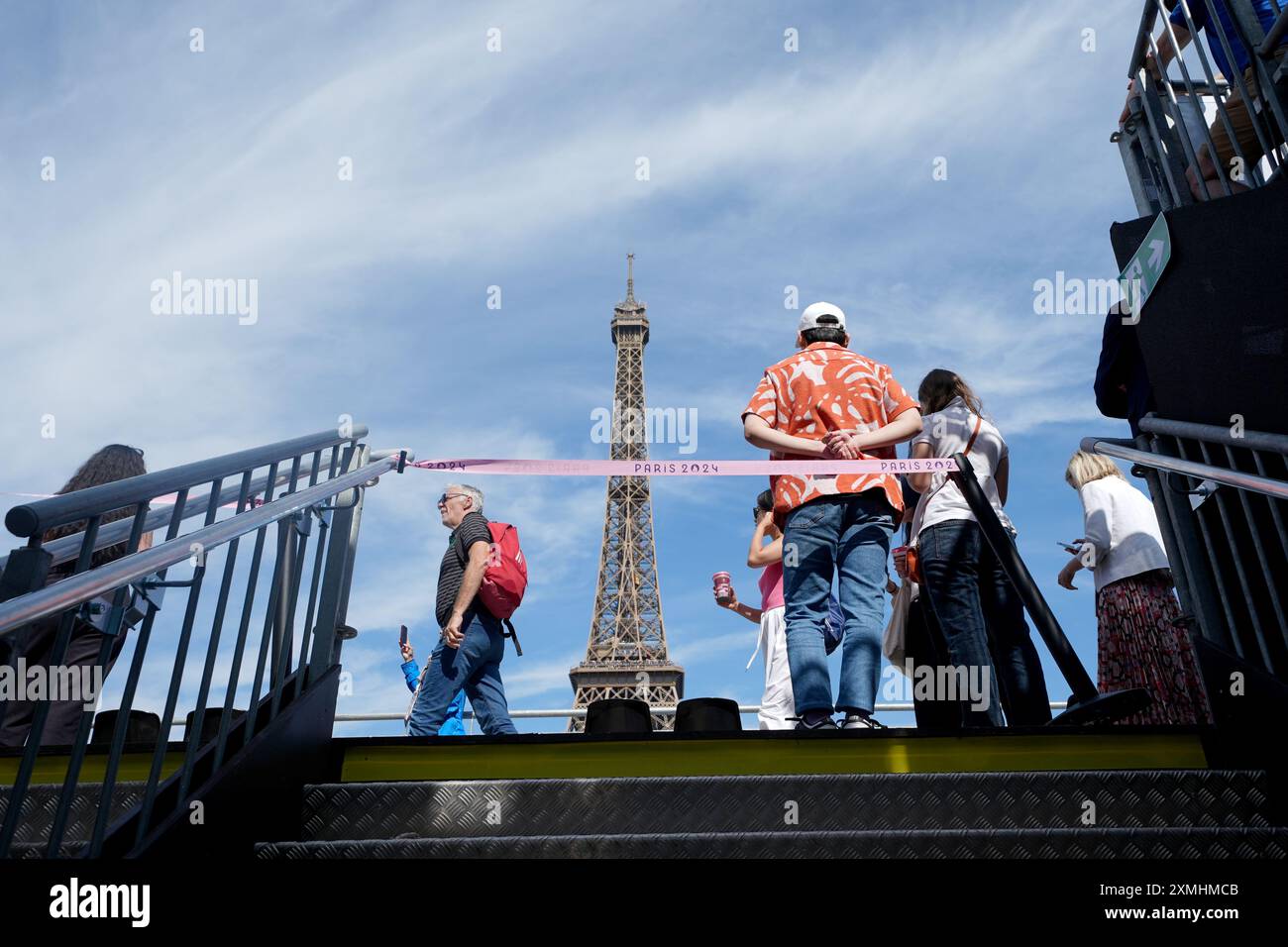 Paris, France. 28 juillet 2024. Olympia, Paris 2024, vue sur la Tour Eiffel. Crédit : Marcus Brandt/dpa/Alamy Live News Banque D'Images