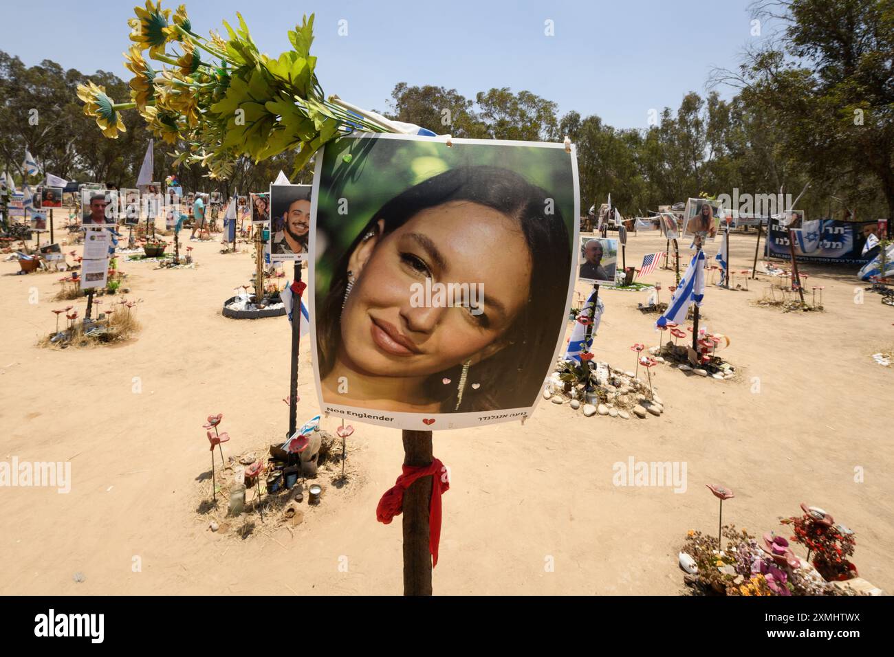 Mémorial aux victimes d'une attaque terroriste palestinienne le 7 octobre 2023 sur le site du Nova Music Festival dans le sud d'Israël. Banque D'Images