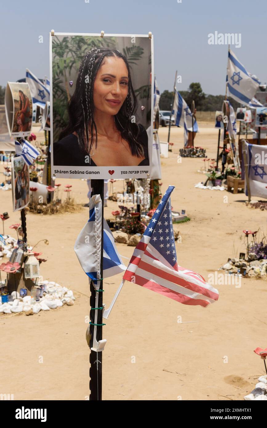 Mémorial aux victimes d'une attaque terroriste palestinienne le 7 octobre 2023 sur le site du Nova Music Festival dans le sud d'Israël. Banque D'Images