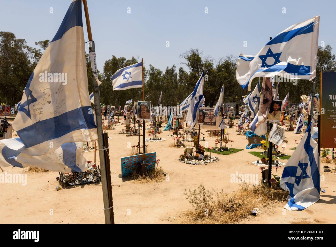 Mémorial aux victimes d'une attaque terroriste palestinienne le 7 octobre 2023 sur le site du Nova Music Festival dans le sud d'Israël. Banque D'Images