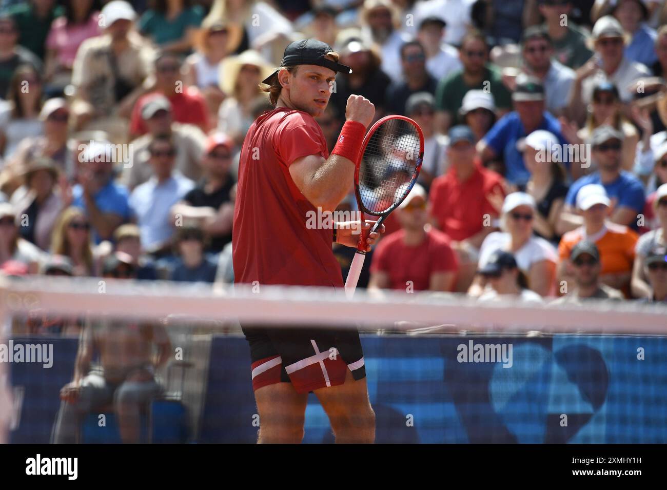 Paris, Fra. 24 juillet 2024. Zizou Bergs de Belgique réagit lors d'un match contre le grec Stefano Tsitsipas en simple masculin au stade Roland Garros lors des Jeux Olympiques d'été de Paris 2024 qui se sont tenus à Paris, France le 28 juillet 2024. (Photo par Anthony Behar/Sipa USA) crédit : Sipa USA/Alamy Live News Banque D'Images