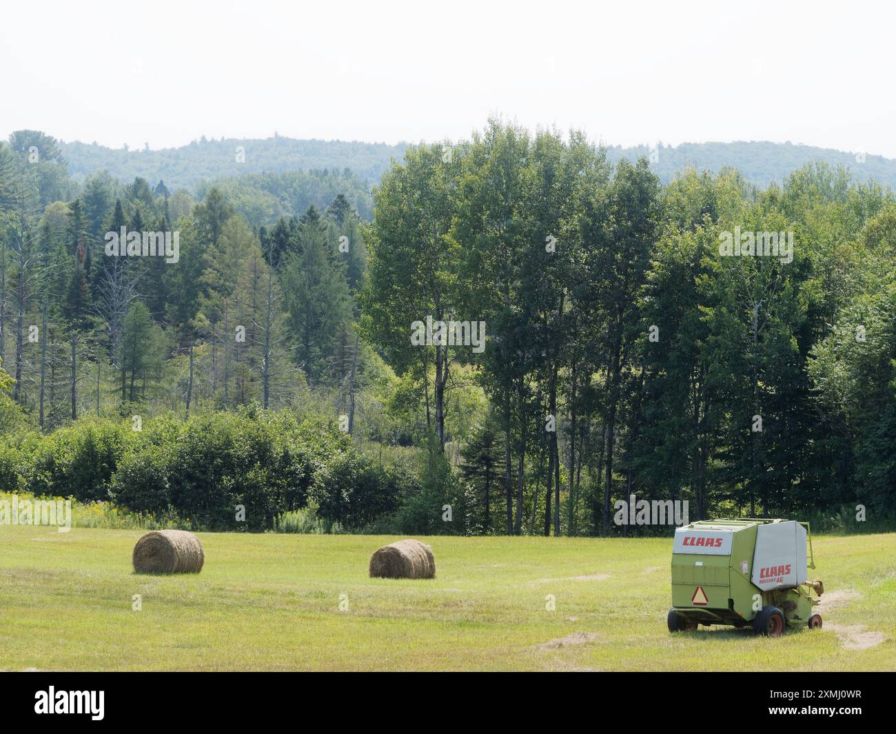 Rawdon, Québec, Canada. Dimanche 28 2024 juillet. La fumée des feux de forêt de l'Ouest canadien atteint le Québec. L'indice de la qualité de l'air pour le moment est à 3 (faible risque) crédit ; Richard Prudhomme/Alamy Live News Banque D'Images