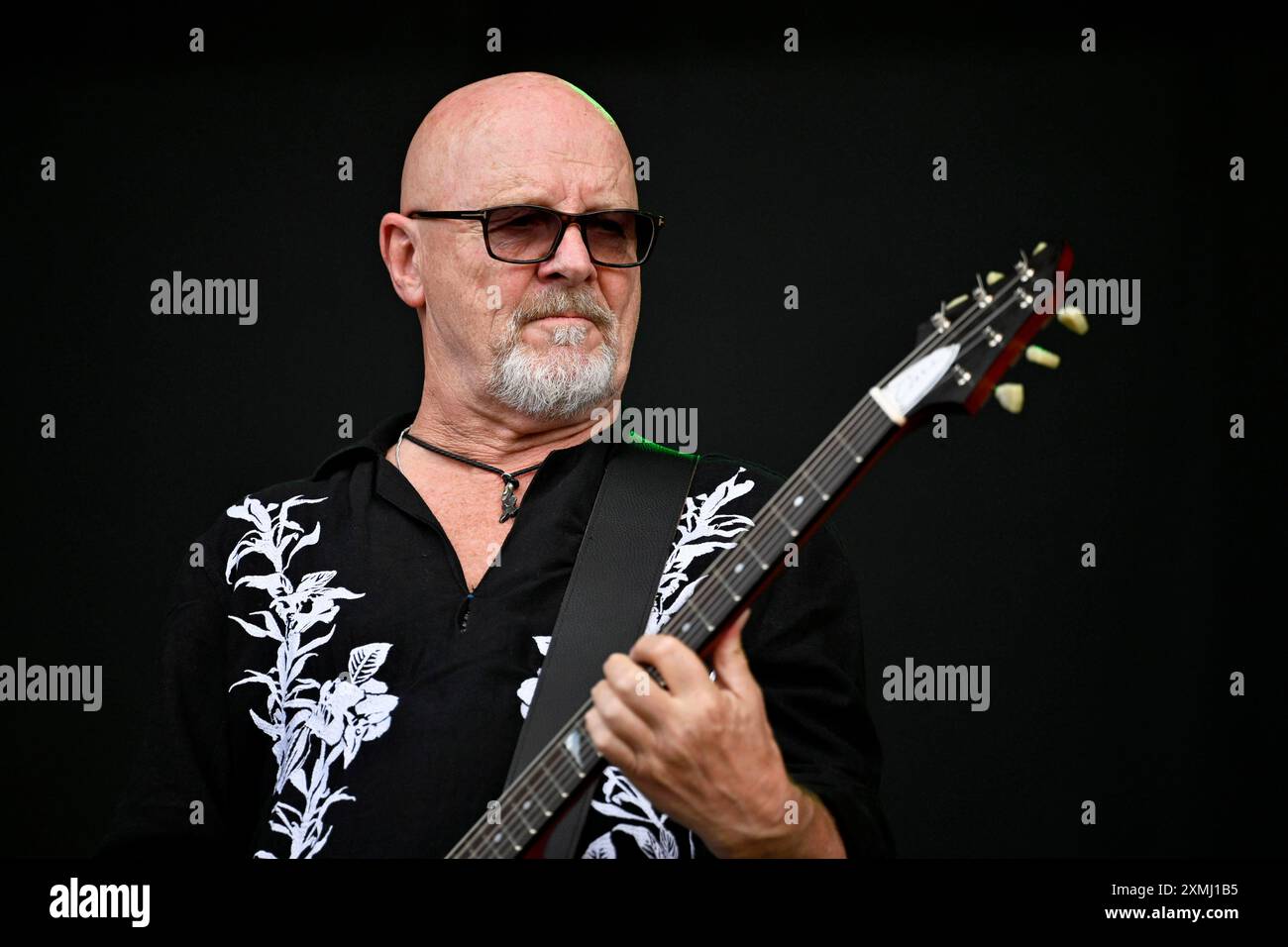 Gitarrist Andy Powell von der Band Wishbone Ash BEI ihrem Auftritt im Rahmen des Festival Lieder am See 2024 in Franken. Spalt, 27.07.2024 Bayern Deutschland *** guitariste Andy Powell du groupe Wishbone Ash lors de leur performance au festival Lieder am See 2024 à Franconia Spalt, 27 07 2024 Bavière Allemagne Copyright : xDwixAnoraganingrumx Banque D'Images