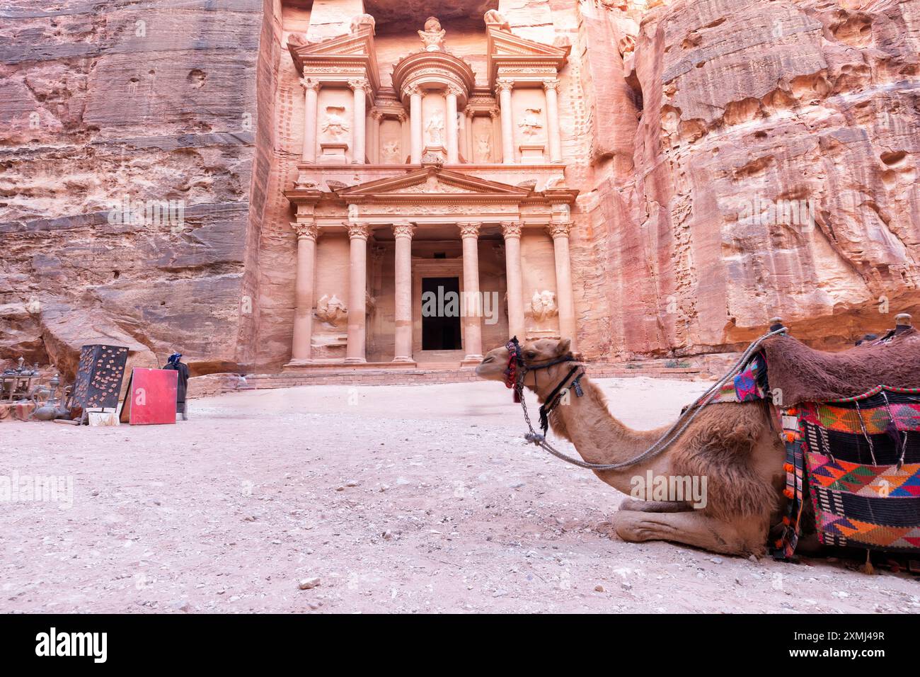 Chameau près d'Al Khazneh ou le Trésor à Petra, Jordanie. Petra est l'une des sept nouvelles merveilles du monde. Patrimoine mondial de l'UNESCO Banque D'Images