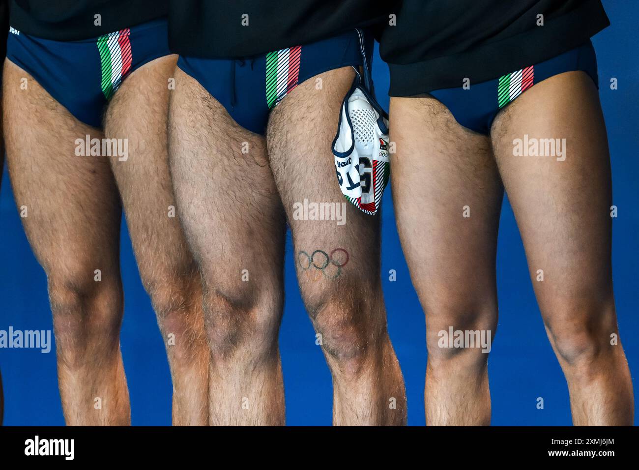 Tatouage olympique de l'athlète de l'équipe Italie avant le match de water-polo hommes entre l'équipe Italie (casquettes blanches) et l'équipe United Staes of America (casquettes bleues) des Jeux Olympiques de Paris 2024 au Centre aquatique de Paris (France), le 28 juillet 2024. Banque D'Images