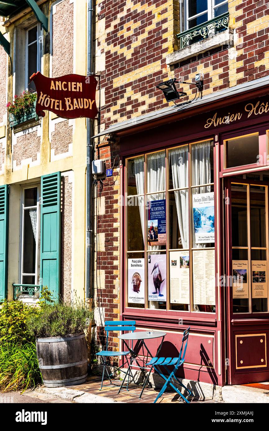 Hôtel Baudy, aujourd'hui café un restaurant, autrefois centre de la vie artistique à Giverny's quand le peintre français Claude Monet vivait à Giverny, en Normandie, France Banque D'Images