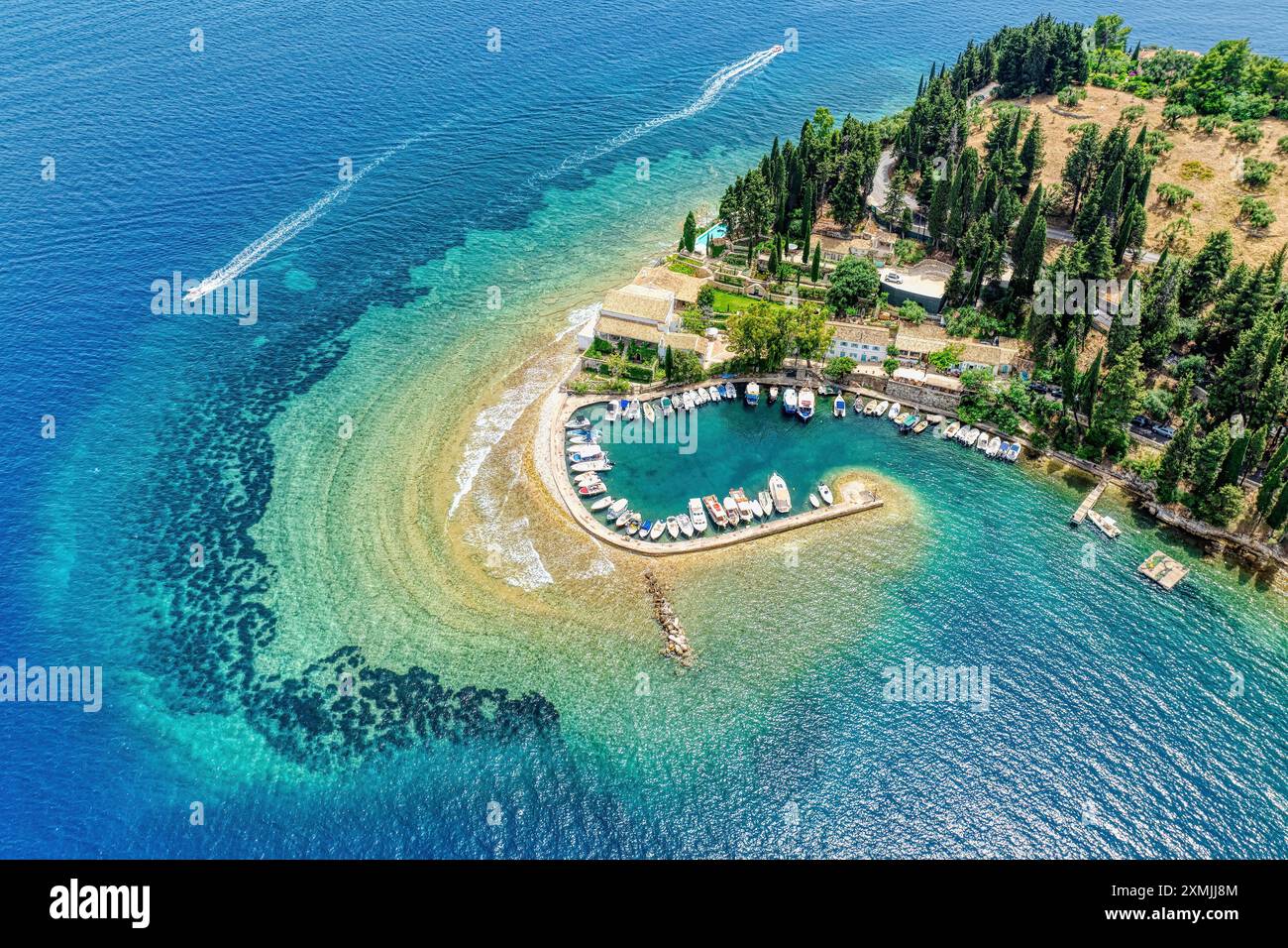 Corfou, 10 juin 2024 : Iles Ioniennes de Grèce Corfou. Vue panoramique sur la plage de kanoni Banque D'Images