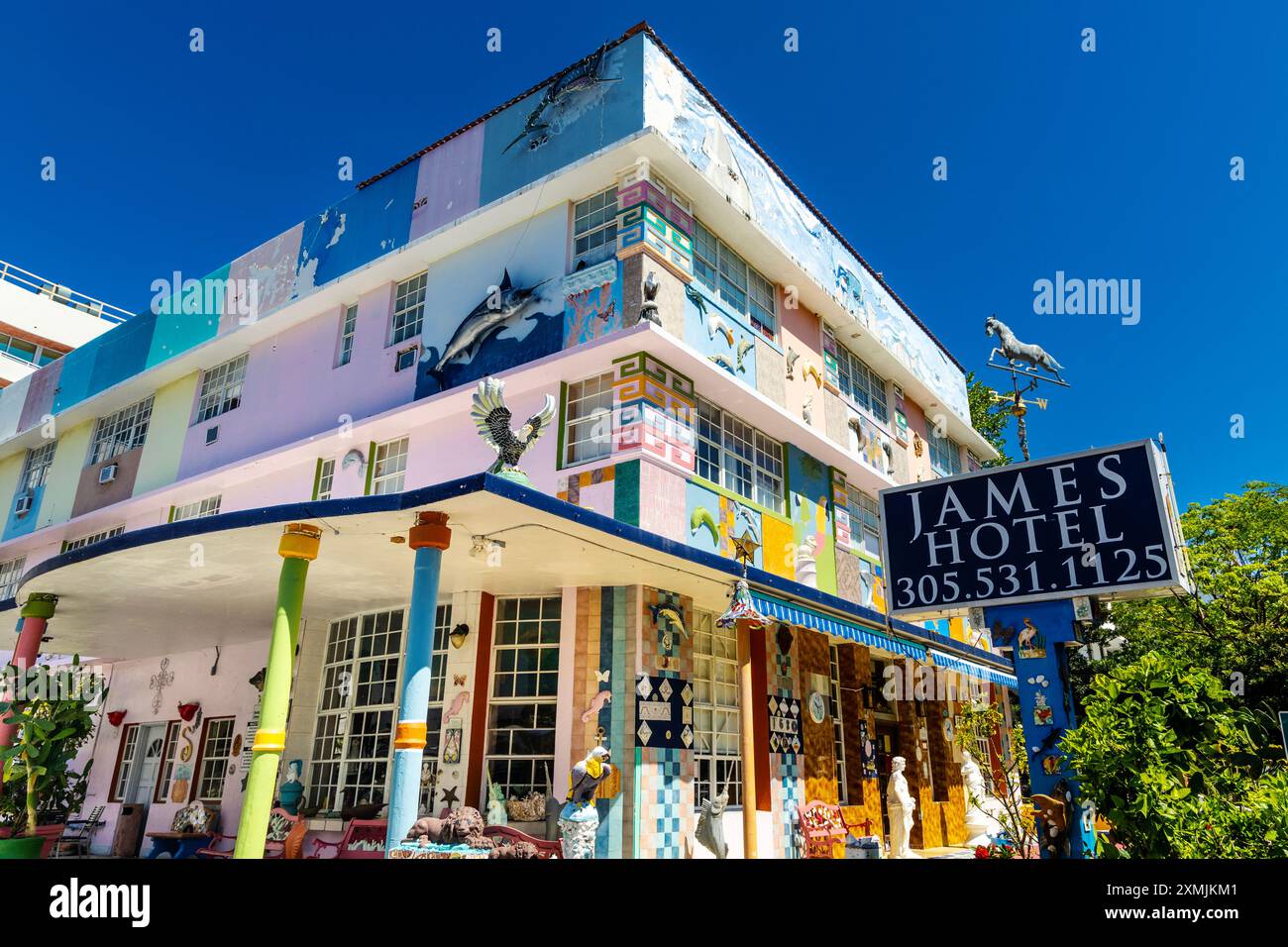Façade pastel excentrique de James Hotel à South Beach, Miami Beach, Floride, États-Unis Banque D'Images