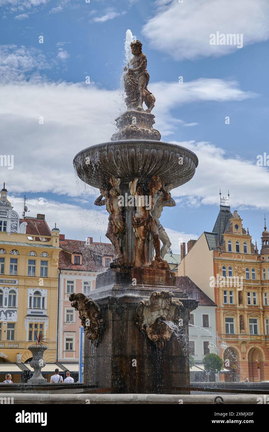 Fontaine Samson sur la place Premysl Otakar II à Ceske Budejovice, ville de la région de Bohême du Sud en République tchèque, le 27 juillet 2024 Banque D'Images