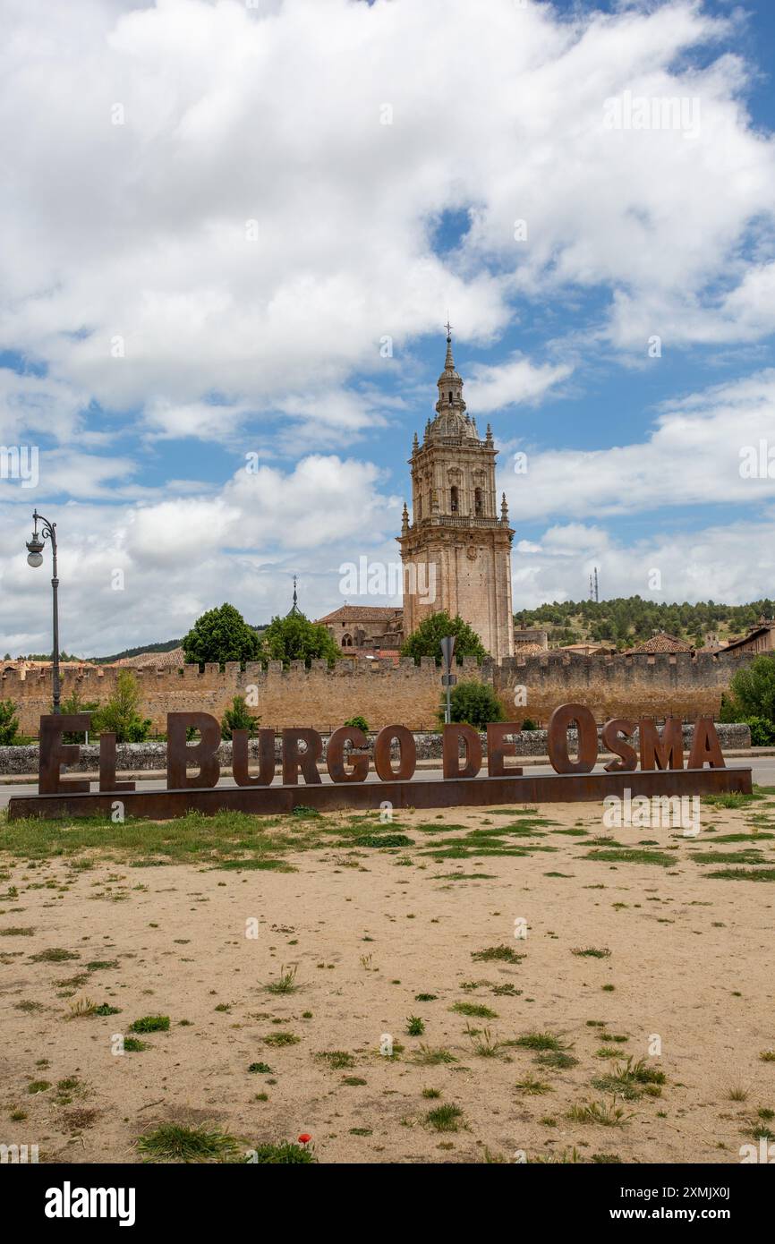 La ville fortifiée médiévale espagnole d'El Burgo de Osma et sa cathédrale dans la province de Soria Castille et Léon Espagne Banque D'Images