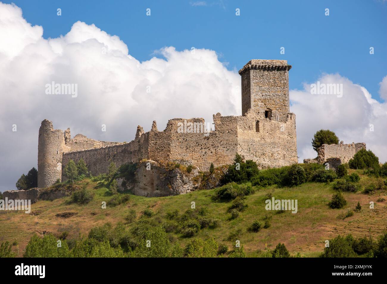 Le château médiéval espagnol de Castillo de Ucero est les vestiges d'un château situé dans la petite ville d'Ucero, dans la province de Soria en Espagne Banque D'Images