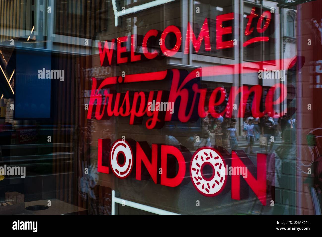 Londres, Royaume-Uni - 25 juillet 2014 : Krispy Kreme Doughnuts shop à Londres. Banque D'Images