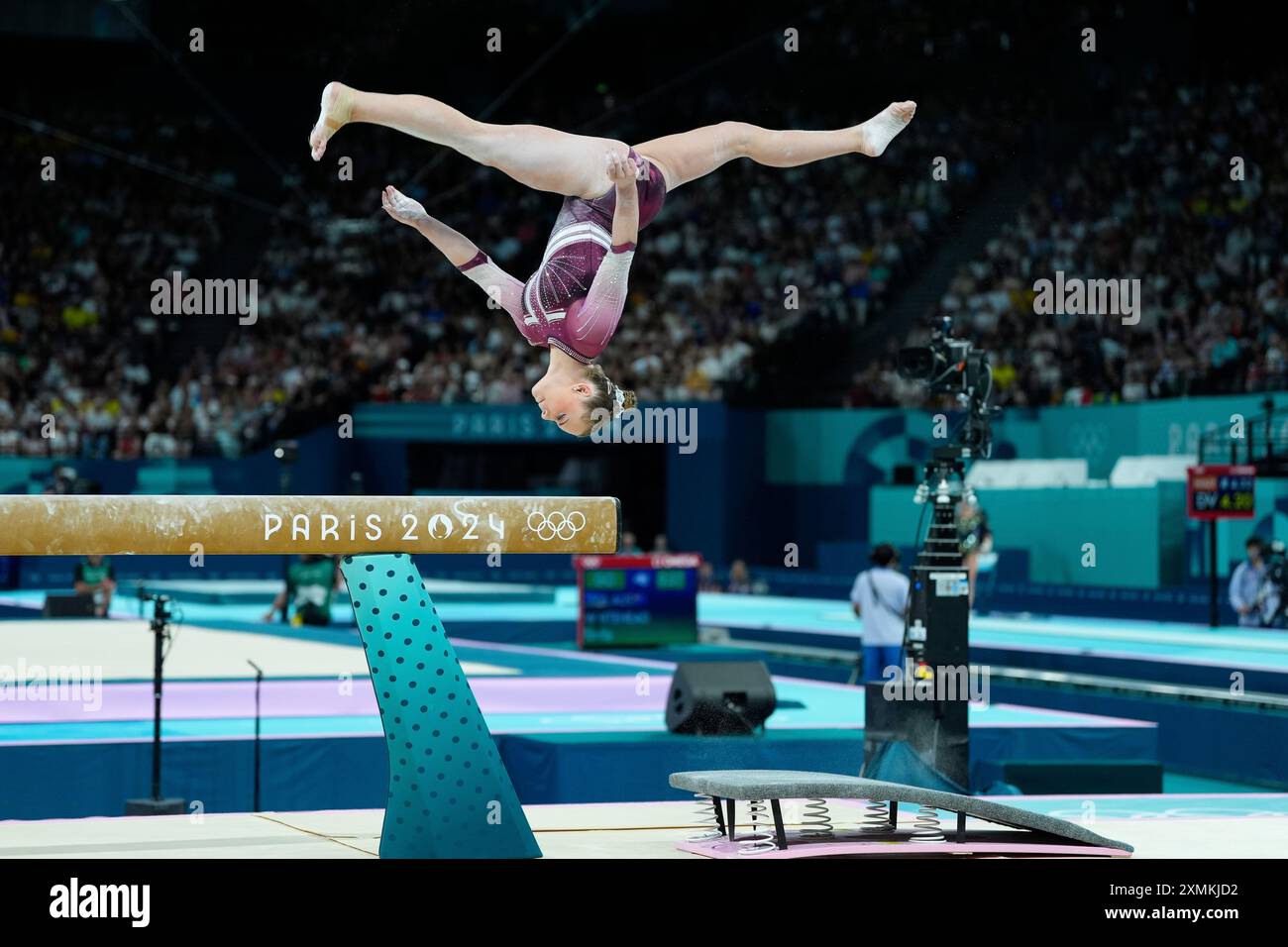 Laura Casabuena of Spain performs on Balance Beam during Artistic Gymnastics Women's Qualification - Subdivision 5 on Bercy Arena during the Paris 2024 Olympics Games on July 28, 2024 in Paris, France. AFP7 28/07/2024 (Europa Press via AP) Banque D'Images