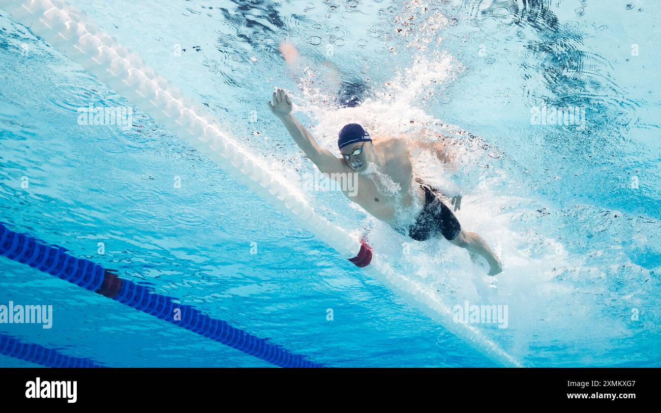 Paris, France. 28 juillet 2024. Léon Marchand, de France, participe à la finale du médaillé individuel du 400 m masculin de natation aux Jeux Olympiques de Paris 2024 à Paris, France, le 28 juillet 2024. Crédit : Xia Yifang/Xinhua/Alamy Live News Banque D'Images