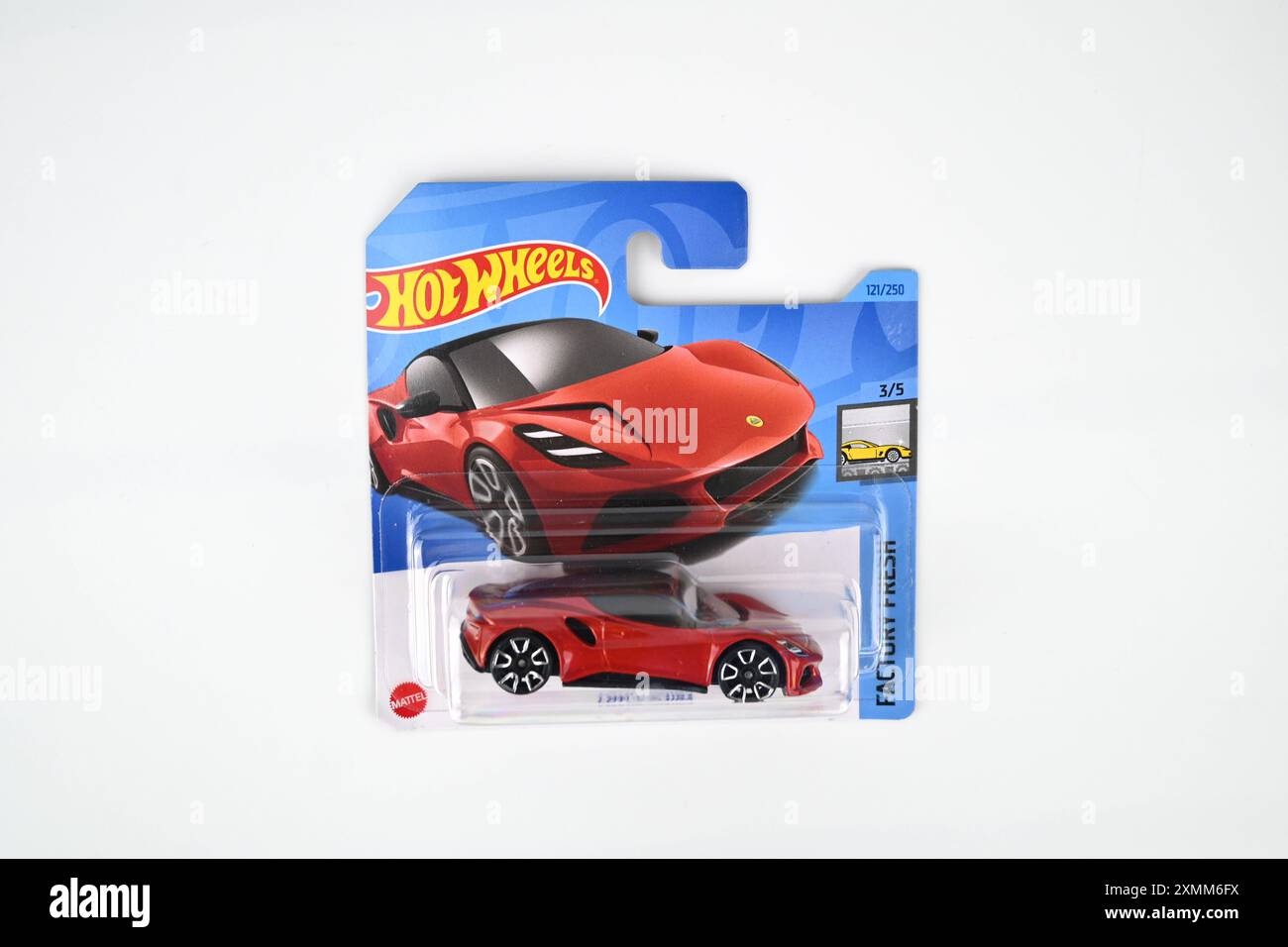 Hot Wheels Lotus Emira modèle de voiture jouet dans un emballage en boîte – pays de Galles, Royaume-Uni – 23 juillet 2024 Banque D'Images