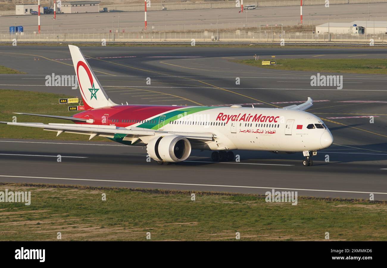 ISTANBUL, TURKIYE - 05 NOVEMBRE 2022 : Boeing 787-9 (65558) Royal Air Maroc débarquant à l'aéroport international d'Istanbul Banque D'Images