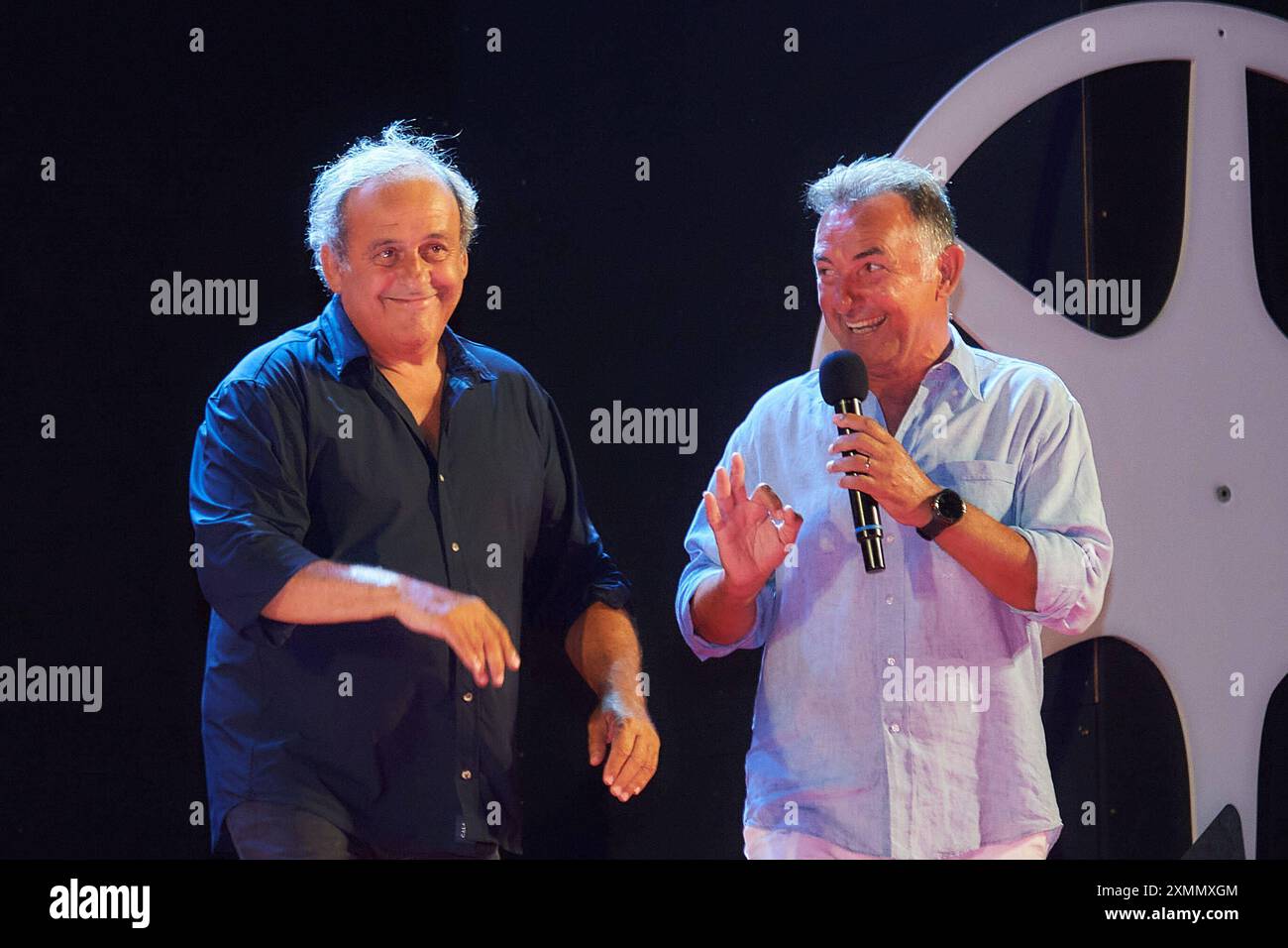 Actualités - Michel Platini Converse with Federico Buffa at Magna Grecia film Festival Michel Platini et Masimo Mauro at Magna Grecia film Festival pendant Michel Platini Converse with Federico Buffa at Magna Grecia film Festival, News in Catanzaro, Italy, July 28 2024 Catanzaro Area porto Catanzaro Italy Copyright : xAntonioxMoniacix/xLiveMediax LPN_1460731 Banque D'Images