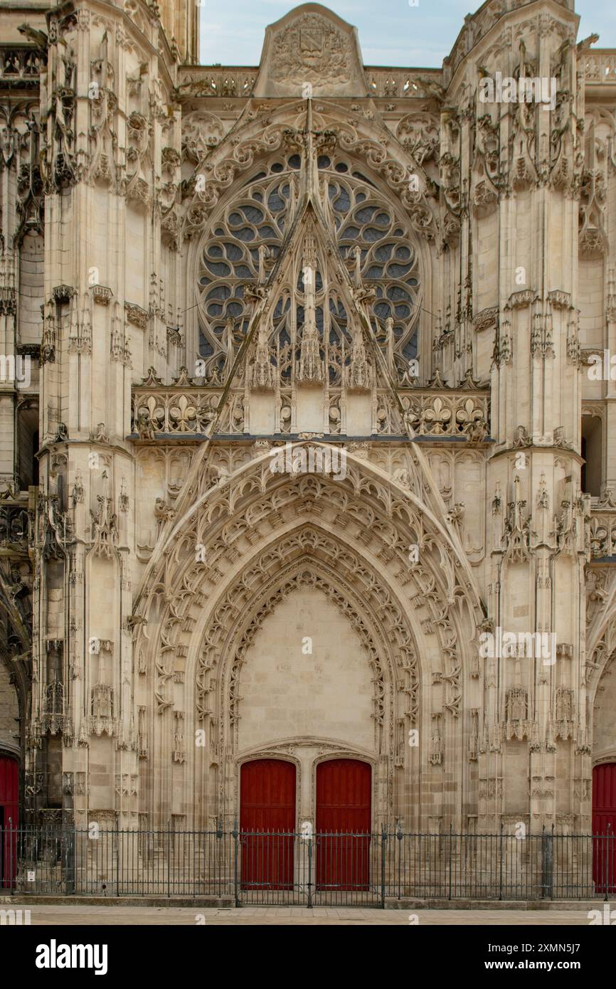 Façade à Cathédrale Saint-Pierre et Saint-Paul, Troyes, Champagne, France Banque D'Images