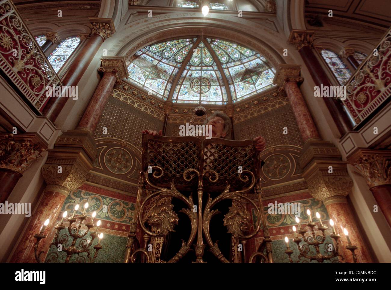 Synagogue de Brighton intérieur de la synagogue de Brighton, 66 Middle St, Brighton. Architecture néo-byzantine. Architecte : Thomas Lainson. Classé grade II, construit en 1875. 11 septembre 1997 photo de Roger Bamber Banque D'Images
