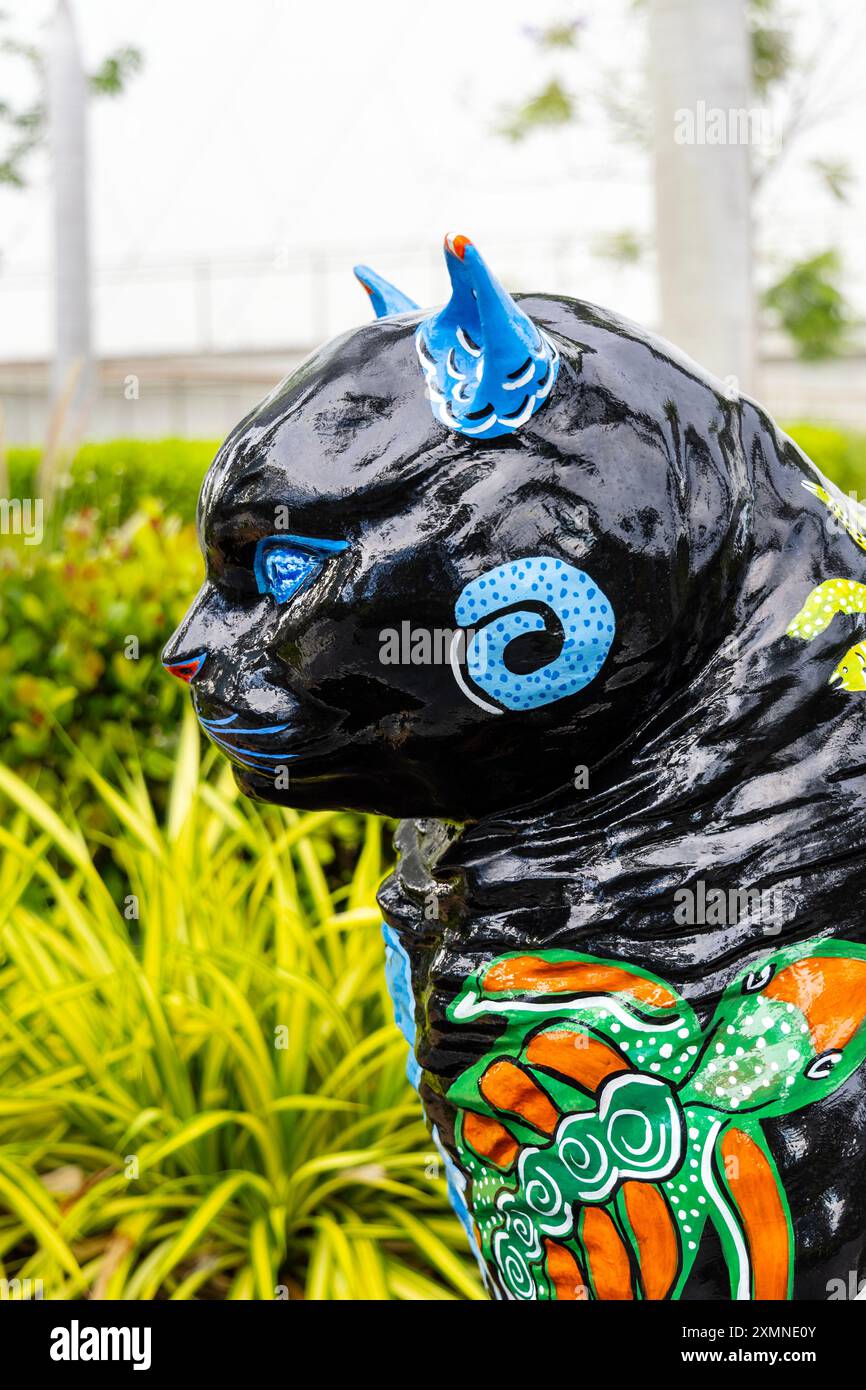 Flagami Street Cat par l'artiste Odilia Mezquia, Dogs and Cats Walkway and sculpture Gardens, Maurice A Ferre Park, Miami, Floride, États-Unis Banque D'Images
