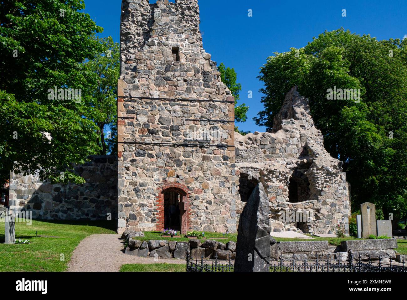 Ruines de l' église d'Olof construite vers 1100ad consistait en une tour principale, un chœur et une nef à Sigtuna, localité située dans Sigtuna Munici Banque D'Images