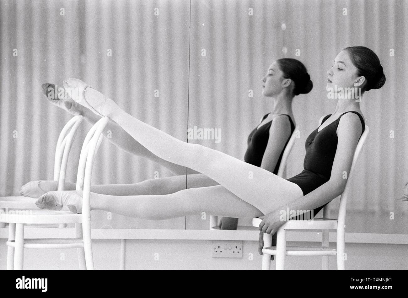 Yana Booth, 13 ans, qui venait de rejoindre le Ballet du Bolchoï, la première danseuse britannique à le faire depuis plus de 20 ans. Elle a été contrecarrée dans son rêve de devenir ballerine parce qu'à l'âge de 18 ans, elle avait grandi pour atteindre six pieds de haut. Sans se décourager, elle participe et gagne le concours Miss Grande-Bretagne en 1992 et décroche un contrat lucratif, modelant Pretty Polly bas. Elle est maintenant actrice (2021) photo de Roger Bamber le 12 juin 1994 Banque D'Images