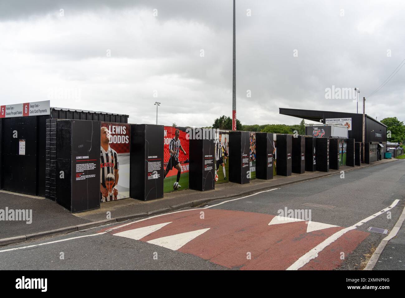 Spennymoor, comté de Durham, Royaume-Uni. Signalisation extérieure sur le terrain du club de football Spennymoor Town FC, une équipe de la Ligue nationale du Nord. Banque D'Images