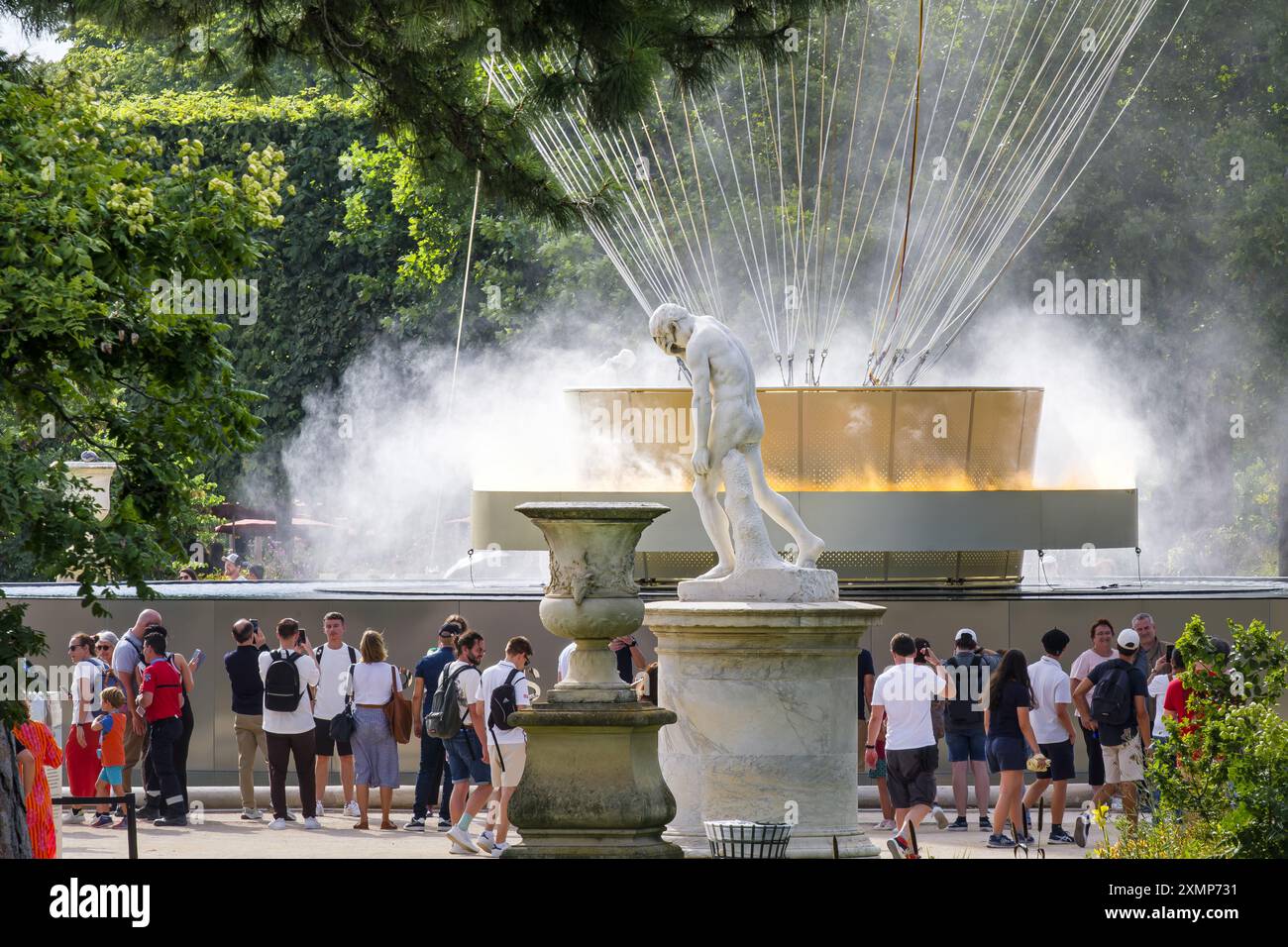 FRANCE. PARIS (75) 1ER ARRONDISSEMENT. PARIS 2024. PENDANT TOUTE LA DURÉE DES JEUX, LA FLAMME OLYMPIQUE PENDRA AU-DESSUS DU JARDIN DES TUILERIES DANS LA HEA Banque D'Images