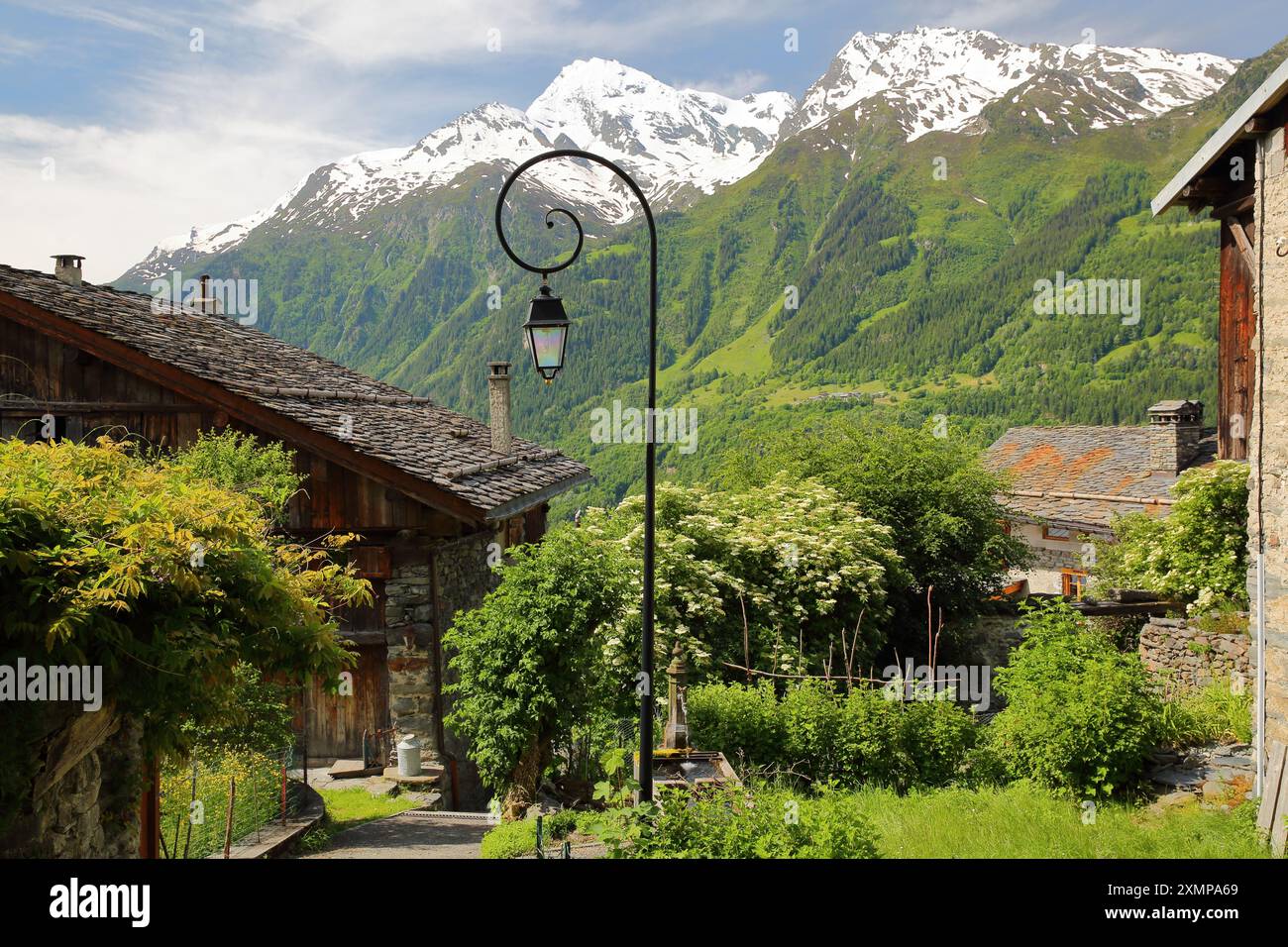 Le hameau bien conservé le miroir et ses maisons traditionnelles, Sainte Foy Tarentaise, Alpes du Nord, Savoie, France Banque D'Images