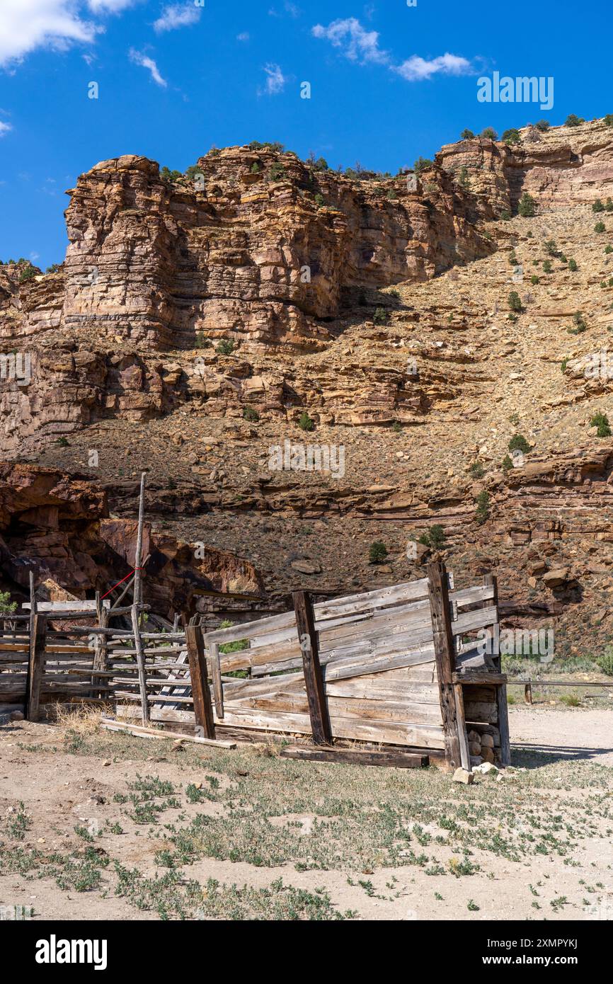 Une chute de chargement de bétail et des corrals sur un ranch à l'embouchure de Daddy Canyon dans Nine Mile Canyon dans l'Utah. Banque D'Images