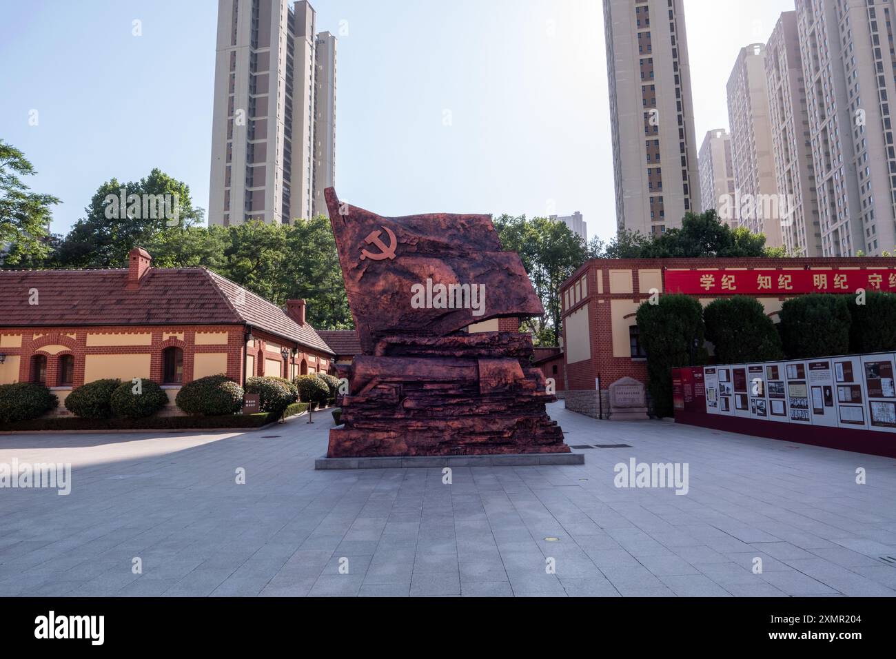 Statue du drapeau du Parti communiste chinois, qingdao, shandong, chine Banque D'Images