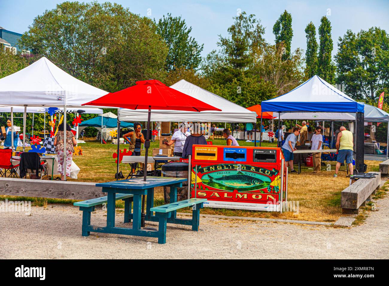 De nombreuses tentes ont été installées pour le Grand Prix d'art 2024 à Steveston Colombie-Britannique Canada Banque D'Images