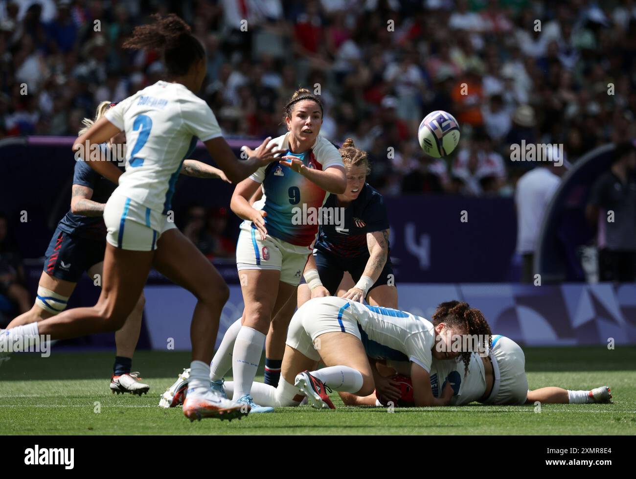 Paris, France. 29 juillet 2024. Carla Neisen de France lance la balle lors du match France vs USA Women Rugby Seven aux Jeux Olympiques d'été 2024 au stade de France à Saint Denis, Nord de Paris, France, le lundi 29 juillet, 2024. photo de Maya Vidon-White/UPI crédit : UPI/Alamy Live News Banque D'Images