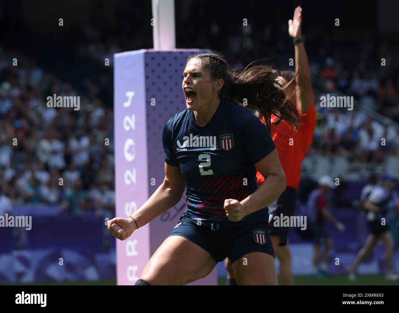 Paris, France. 29 juillet 2024. Ilona Maher des États-Unis célèbre avoir marqué son essai lors du match France vs USA Women Rugby Seven aux Jeux olympiques d'été 2024 au stade de France à Saint Denis, au nord de Paris, le lundi 29 juillet, 2024. photo de Maya Vidon-White/UPI crédit : UPI/Alamy Live News Banque D'Images