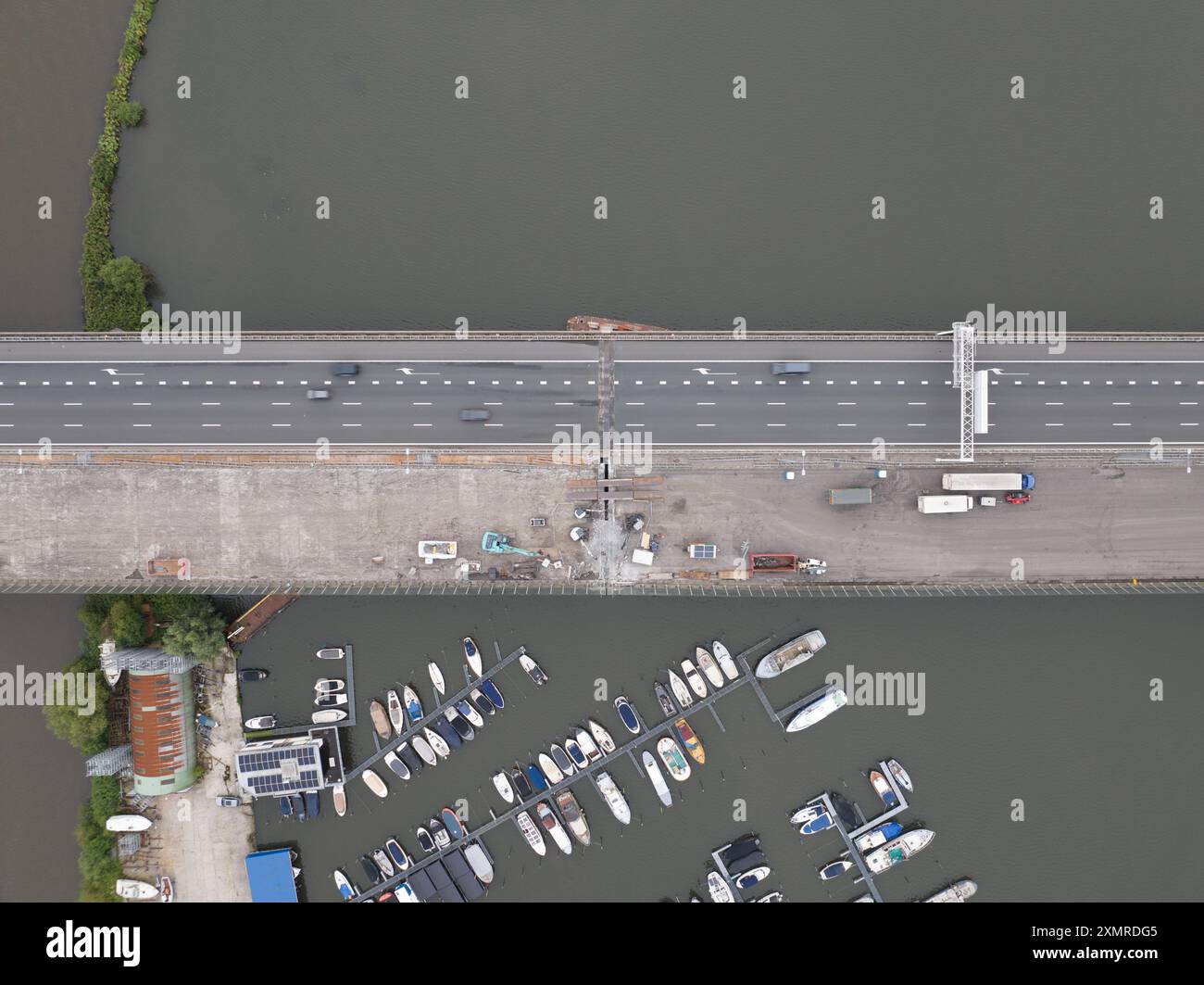 Amsterdam, Hollande du Nord, pays-Bas, 26 juillet 2024 : travaux routiers sur l'autoroute A10 à Amsterdam, causant de nombreux embouteillages. Banque D'Images