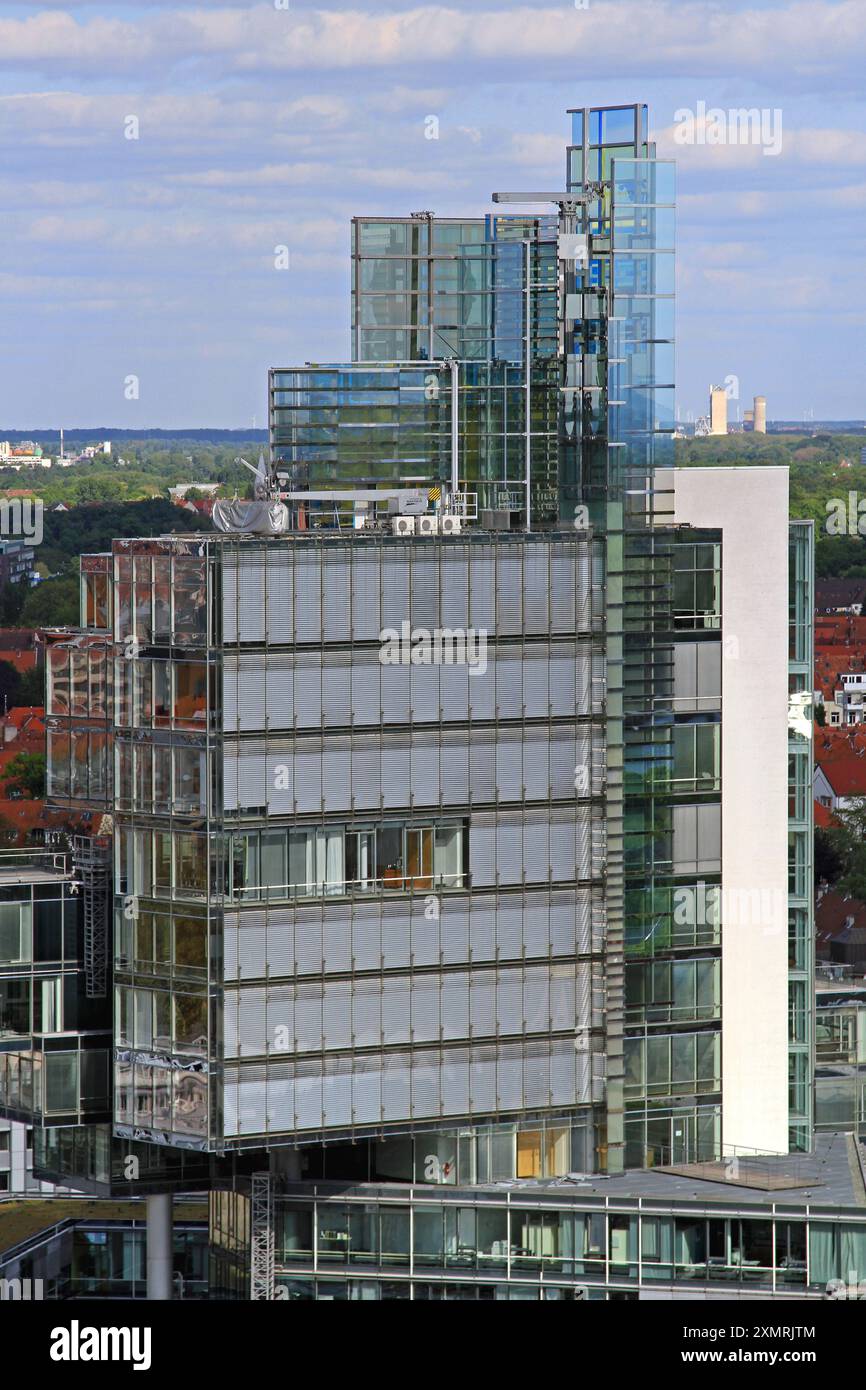 Hanovre, Allemagne - 03 mai 2011 : vue aérienne de Norddeutsche Landesbank Friedrichswall Modern Bank Headquoters Building Tower Landmark au printemps. Banque D'Images