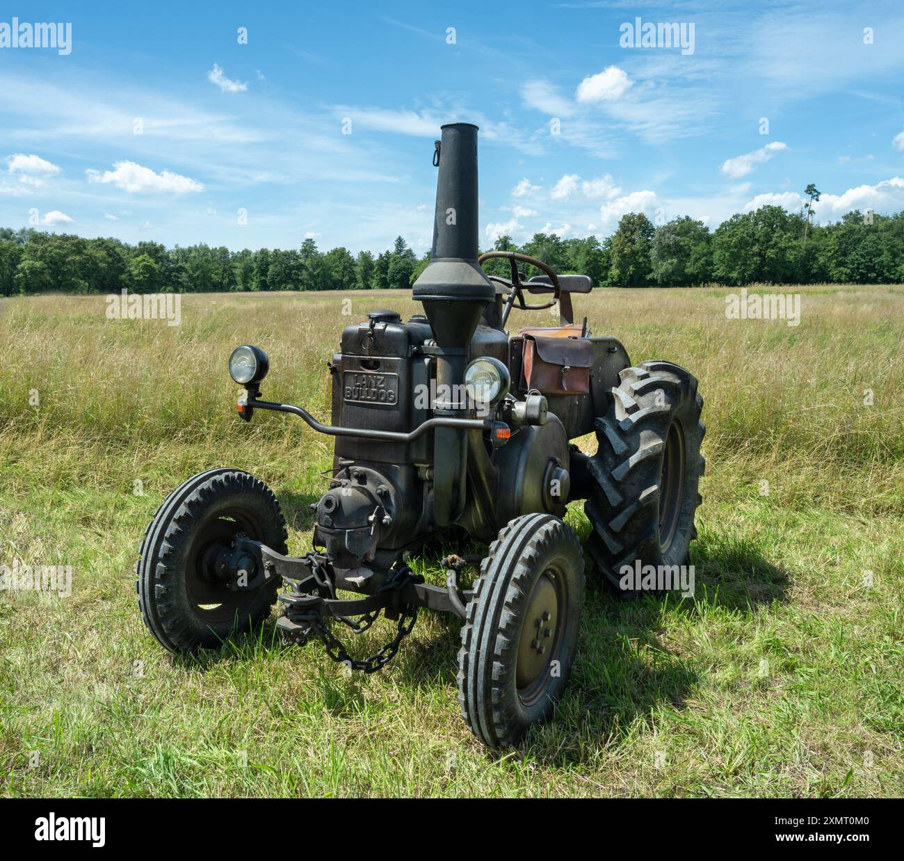 Tracteur historique Lanz Bulldog. Le Lanz Bulldog était un tracteur fabriqué par Heinrich Lanz AG à Mannheim, dans le Bade-Wuerttemberg, en Allemagne. Banque D'Images