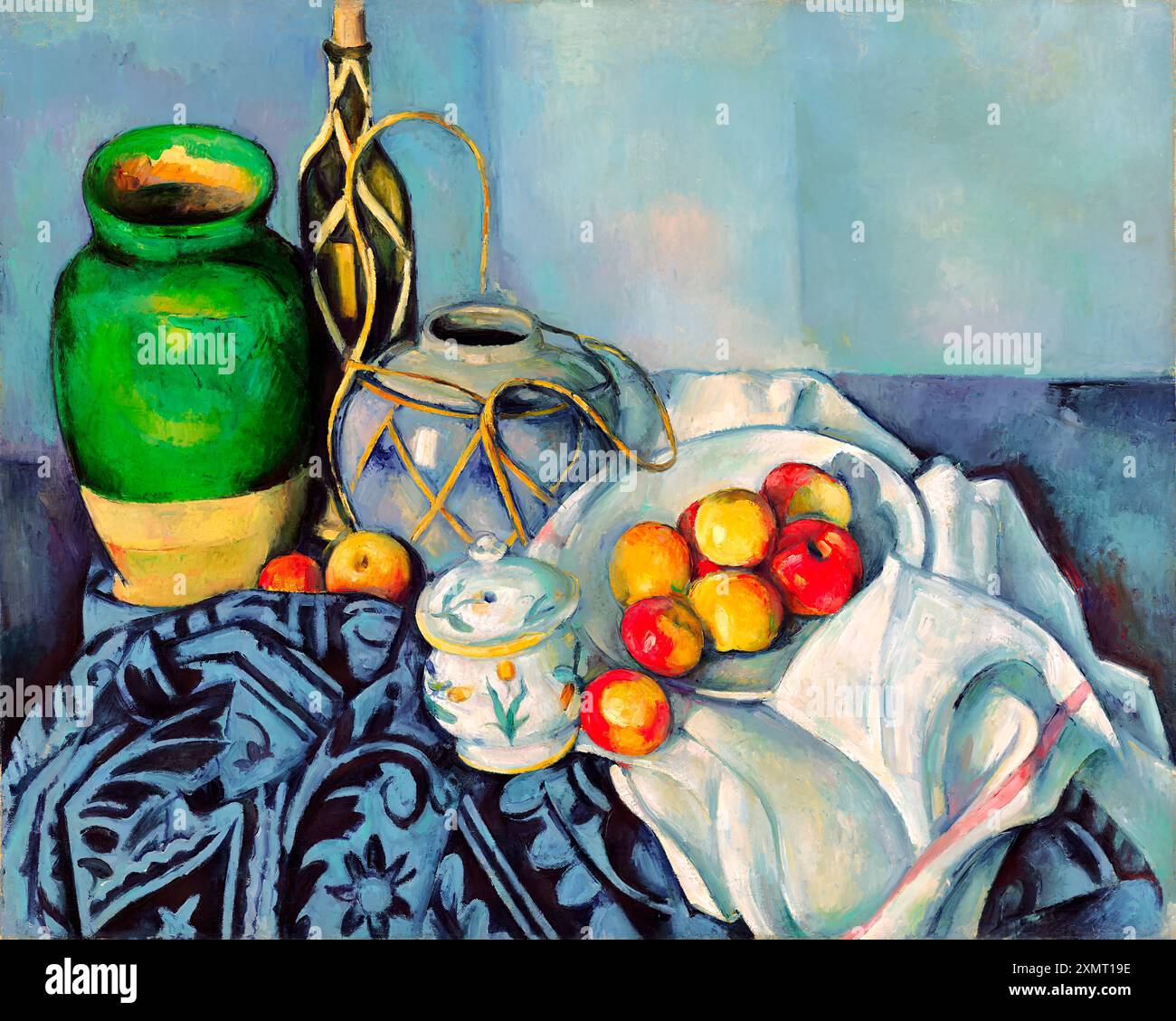 Nature morte aux pommes de Paul Cezanne. Une peinture classique de natures mortes représentant une collection d'objets sur une table, y compris un vase vert, un décorat Banque D'Images